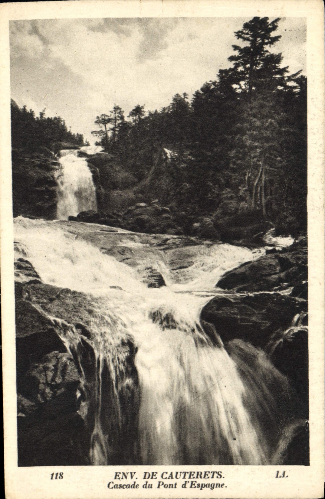 CPA Env de Cauterets Cascade du Pont d'Espagne 