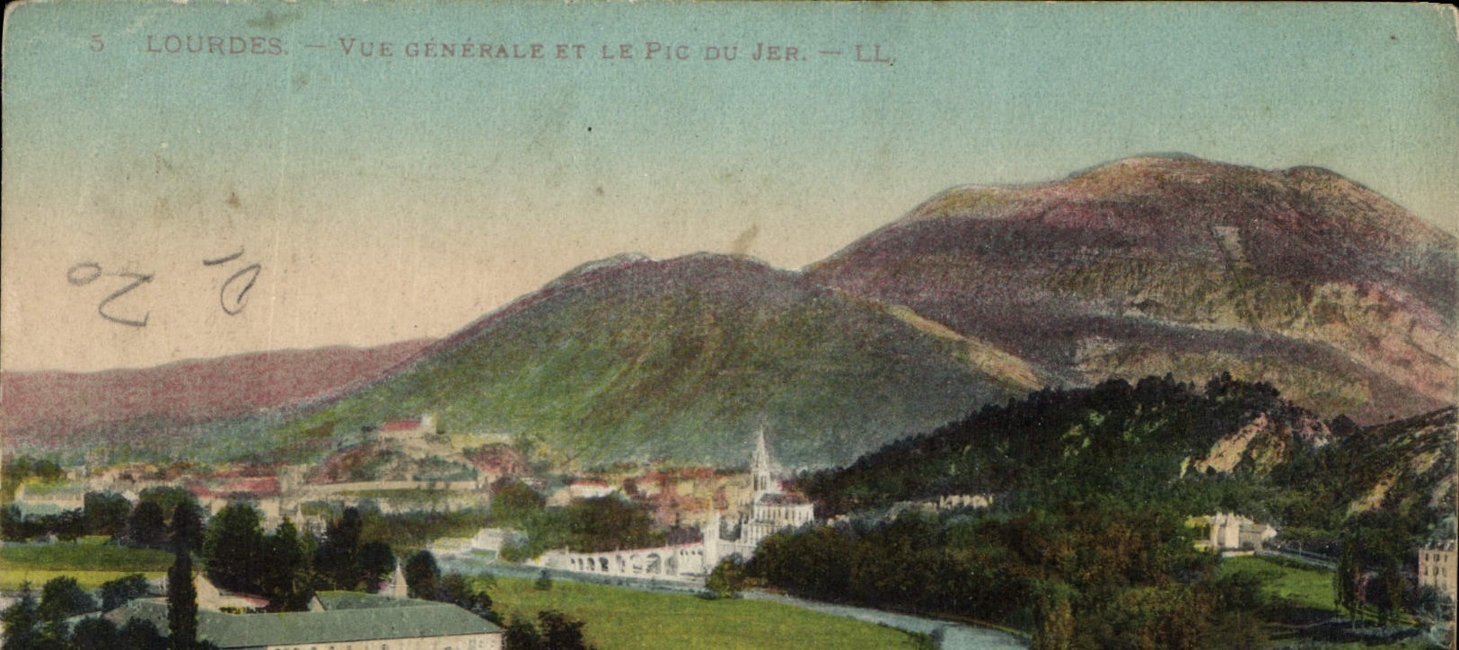 CPA Lourdes vue generale et le Pic du Jer 