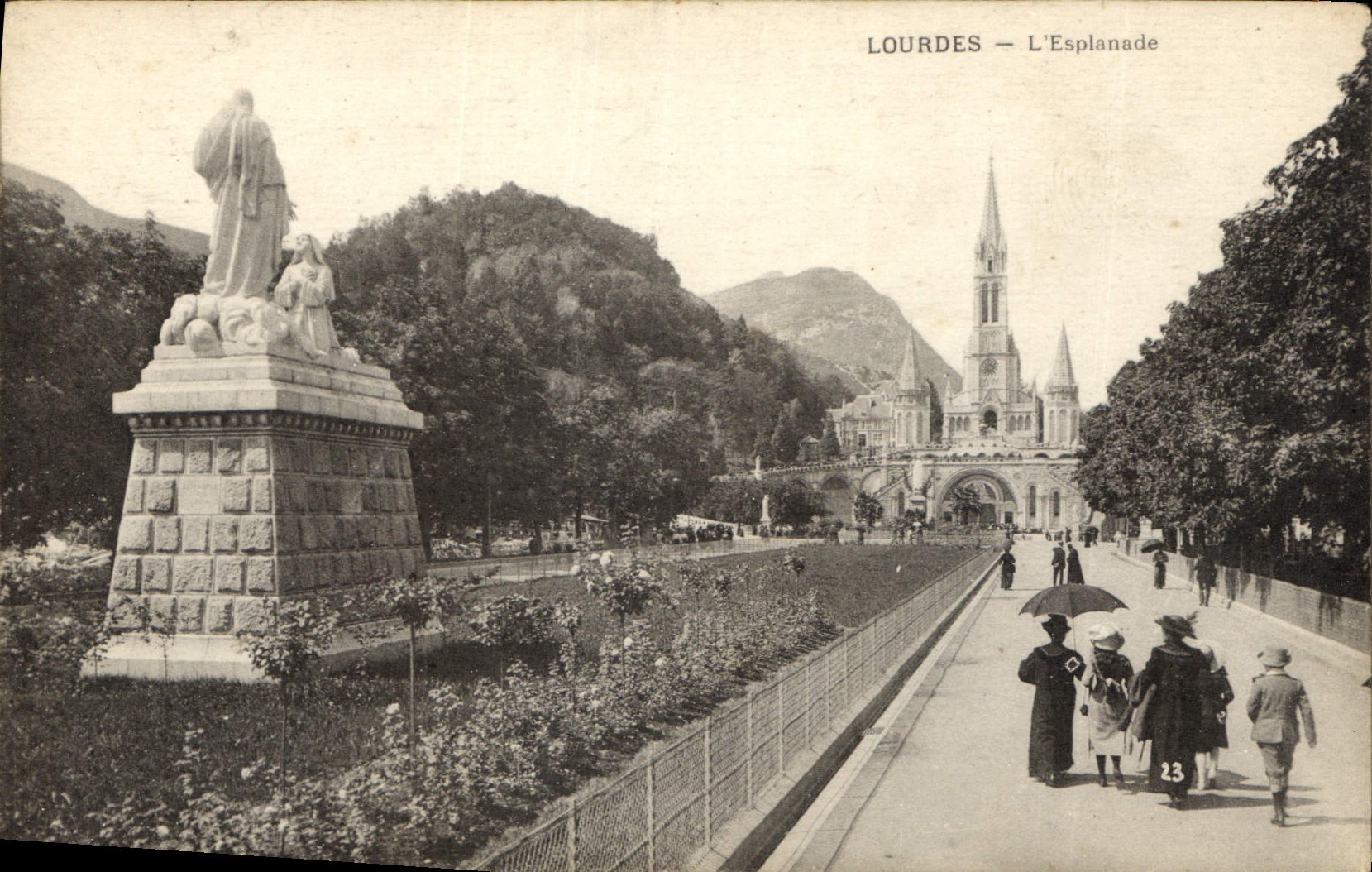 CPA Lourdes l'Esplanade 