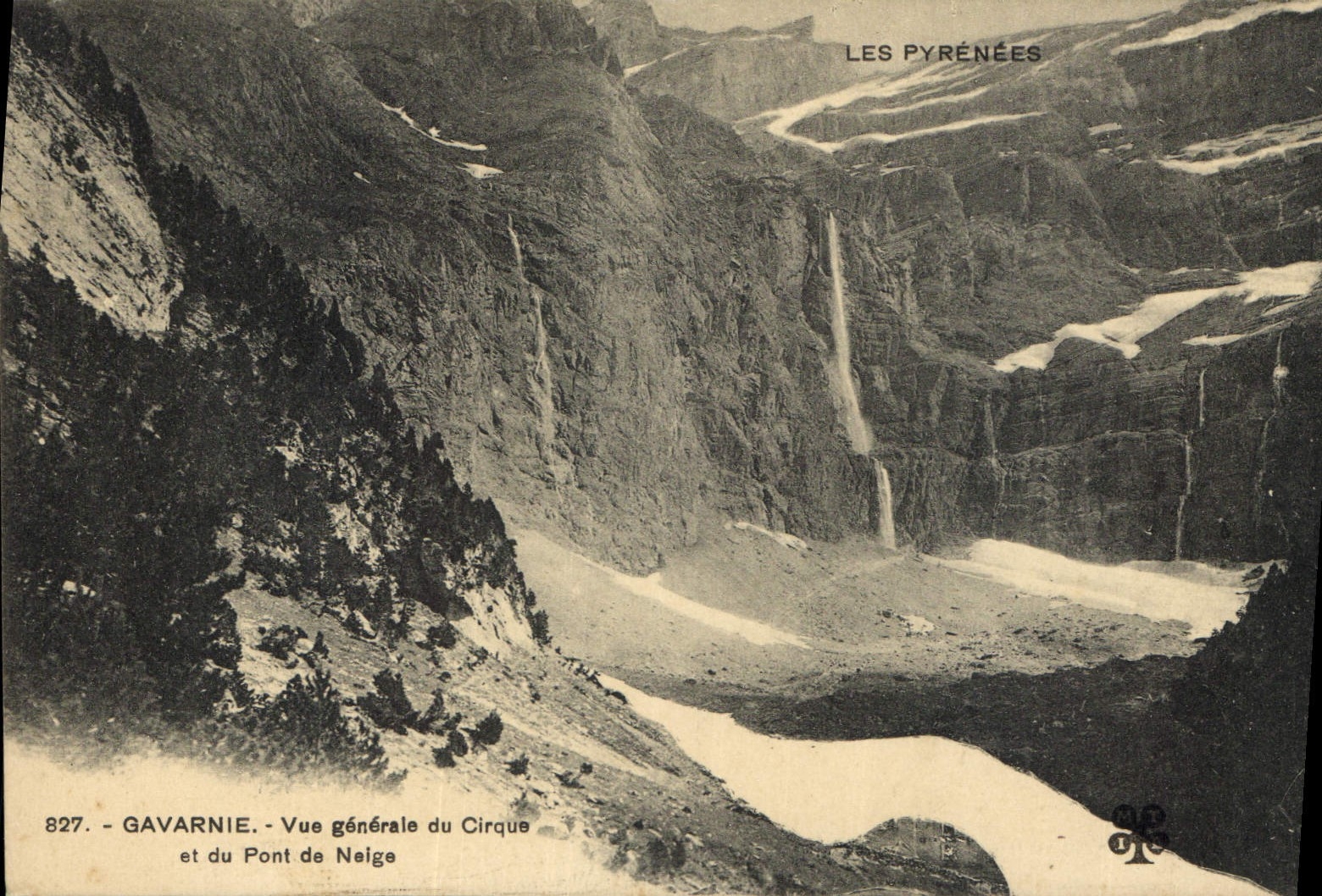 CPA Les pyrenees Gavarnie vue generale du Cirque et du Pont de Neige 