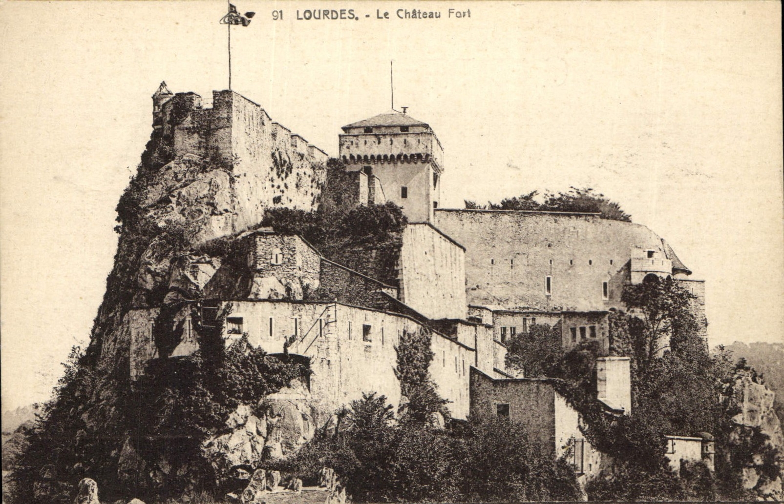 CPA Lourdes le Chateau Fort 