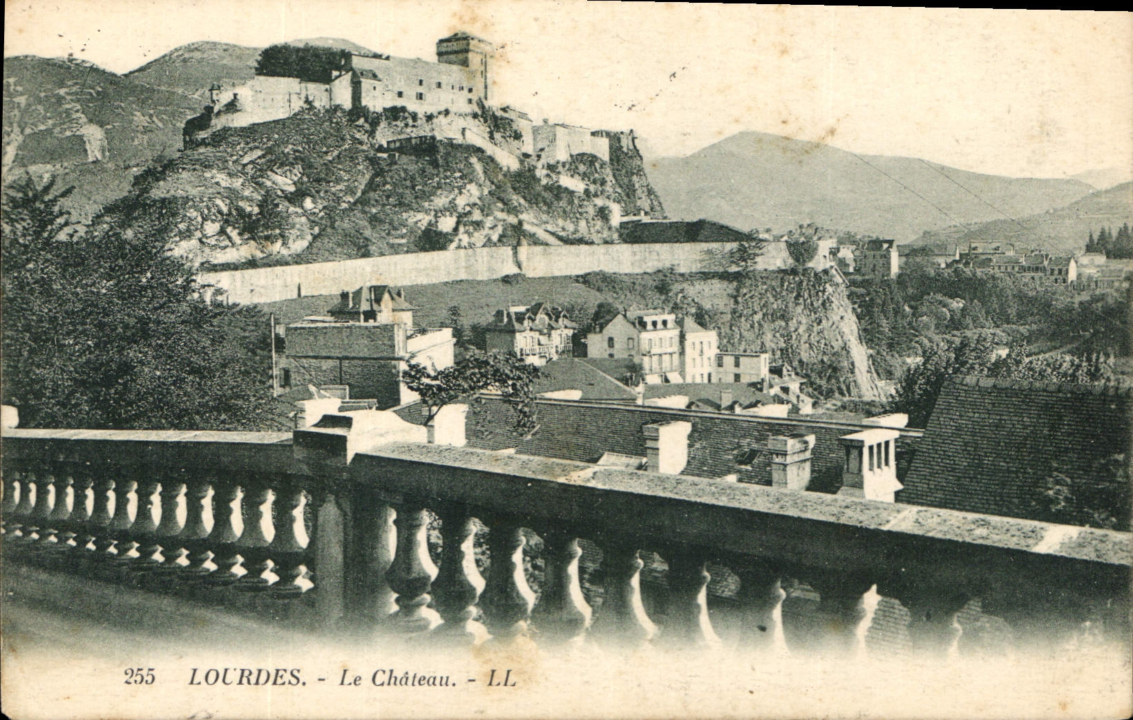 CPA Lourdes le Chateau 