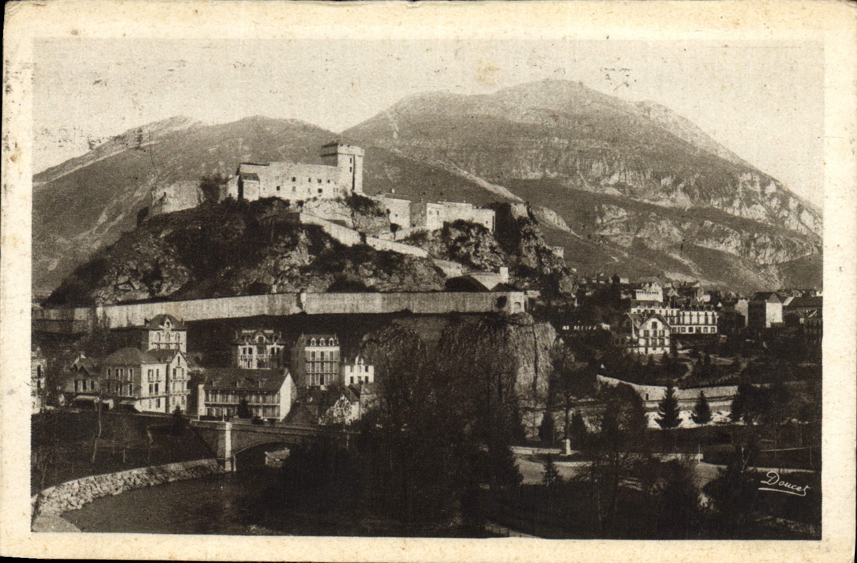 CPA Lourdes le Chateau Fort 