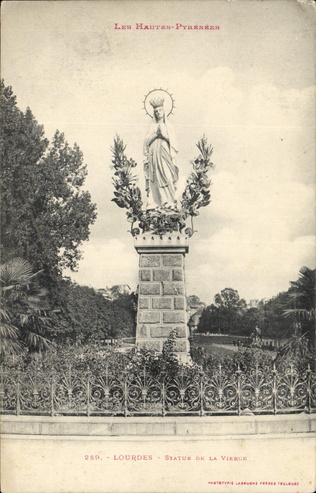 CPA Les Hautes Pyrenees Lourdes Statue de la vierge 