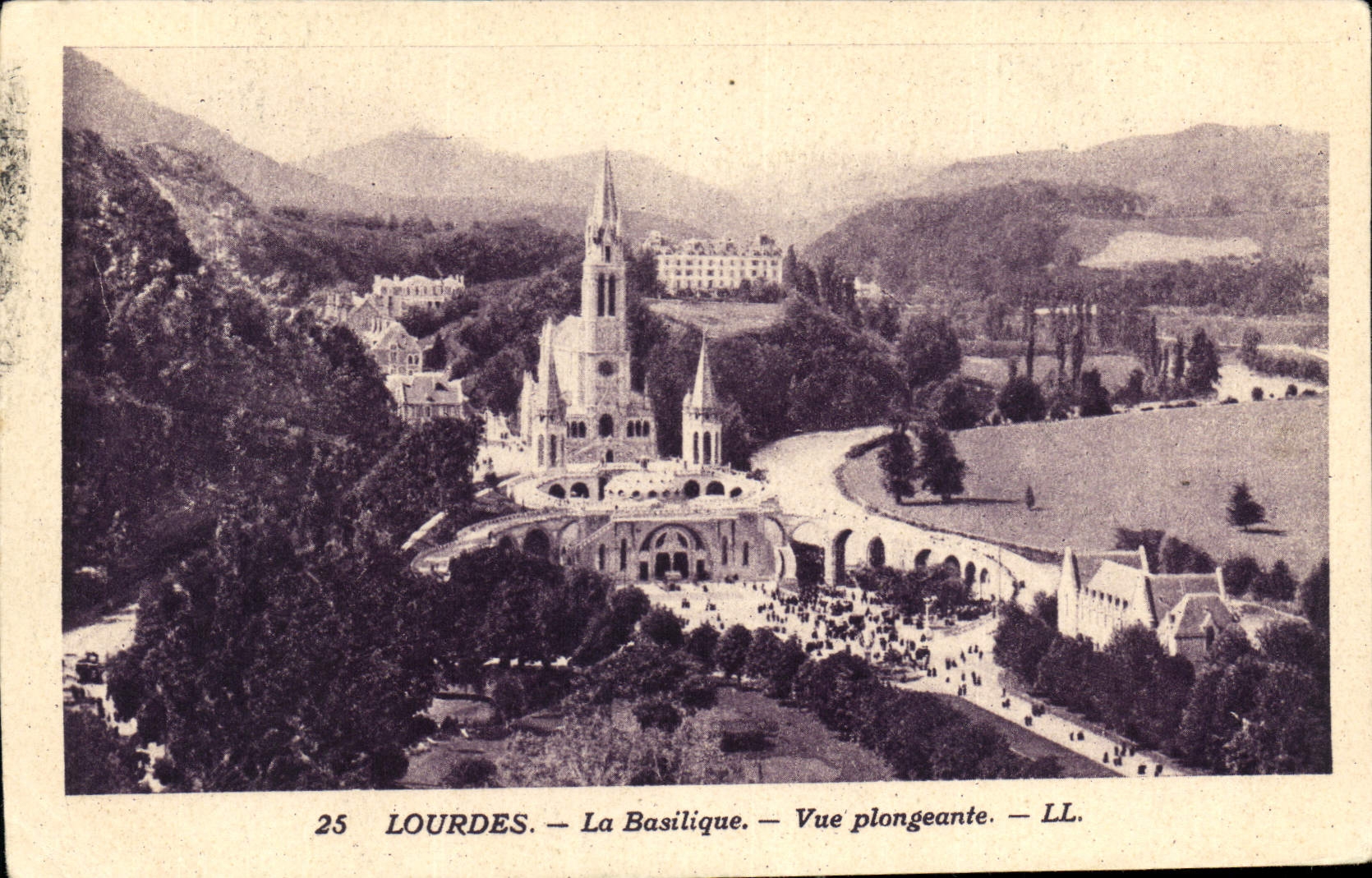 CPA Lourdes la Basilique vue Plongeante 