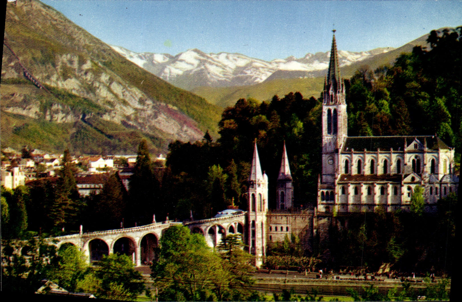 CPA Lourdes La Basilique et le Pic du Jer 