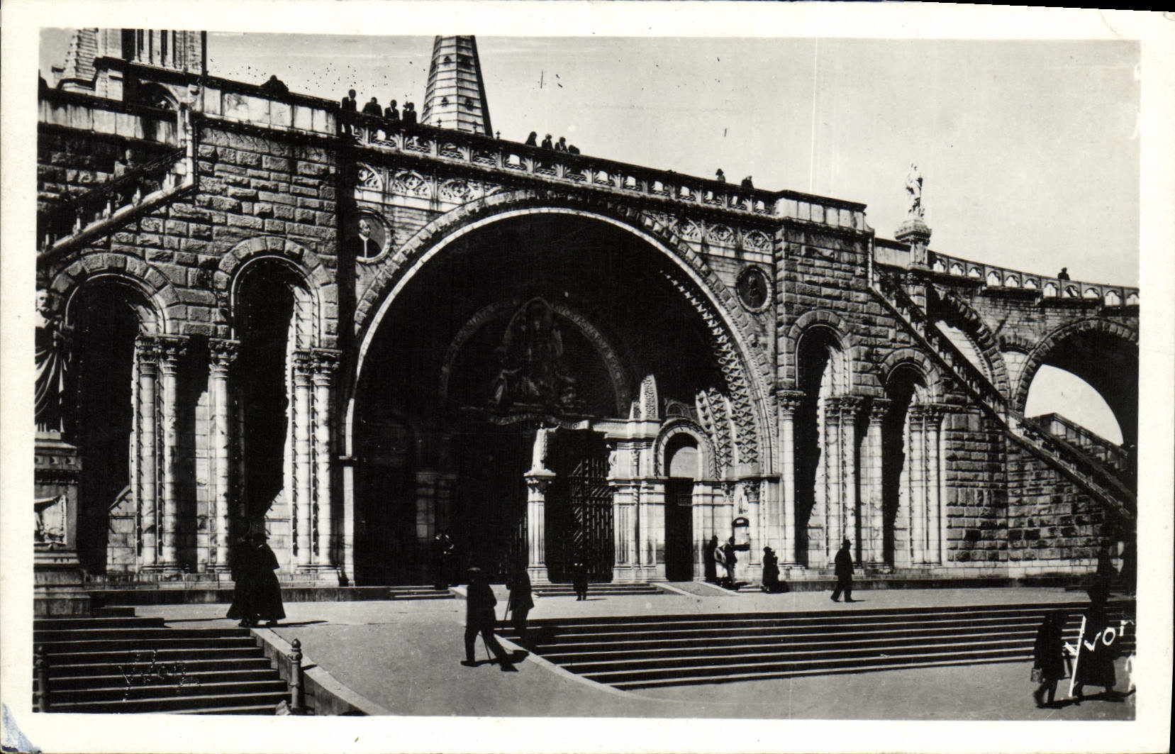 CPA Lourdes Htes Pyrenees l'Eglise du Rosaire 