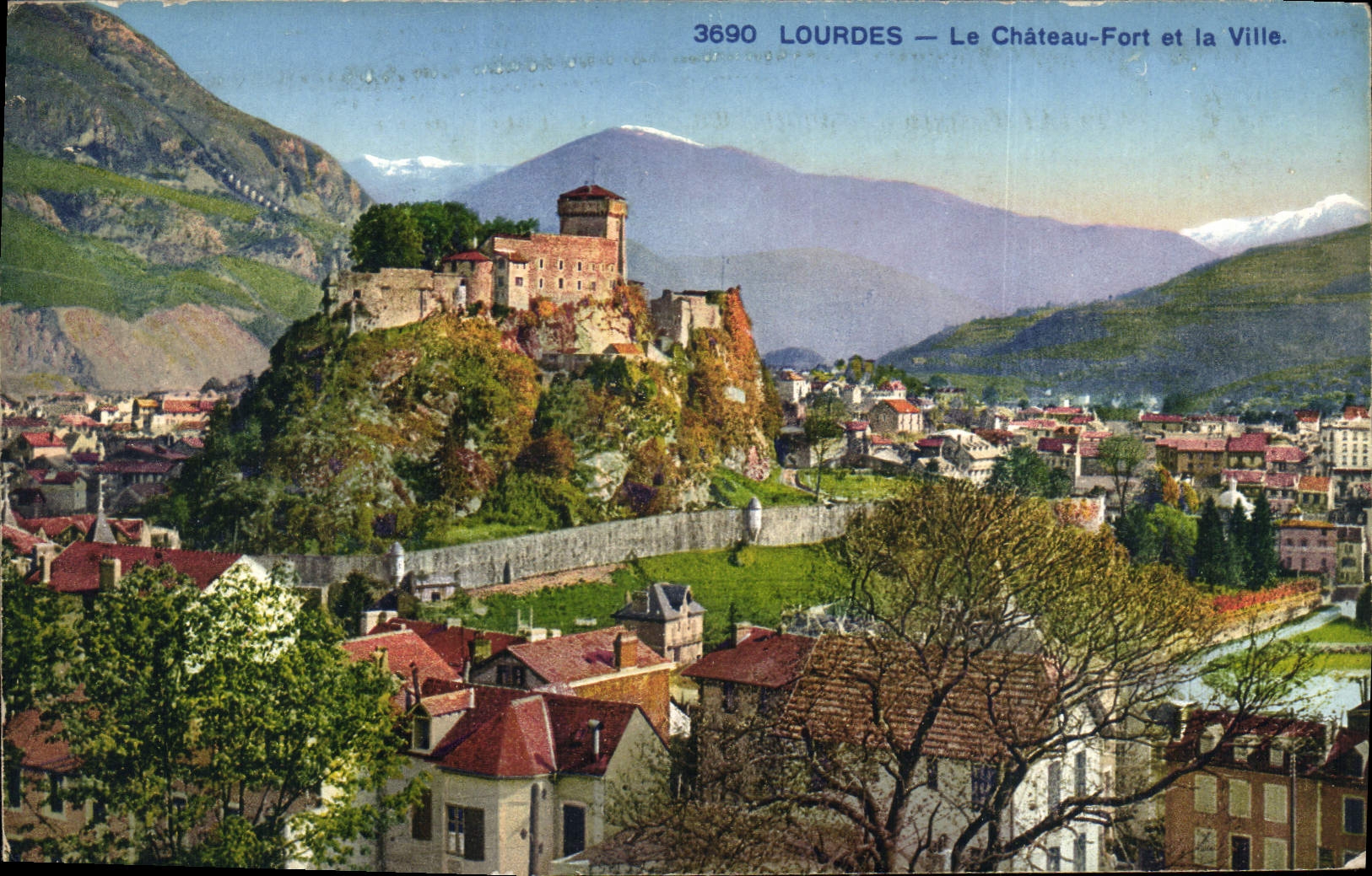 CPA Lourdes Le Chateau Fort et la Ville 
