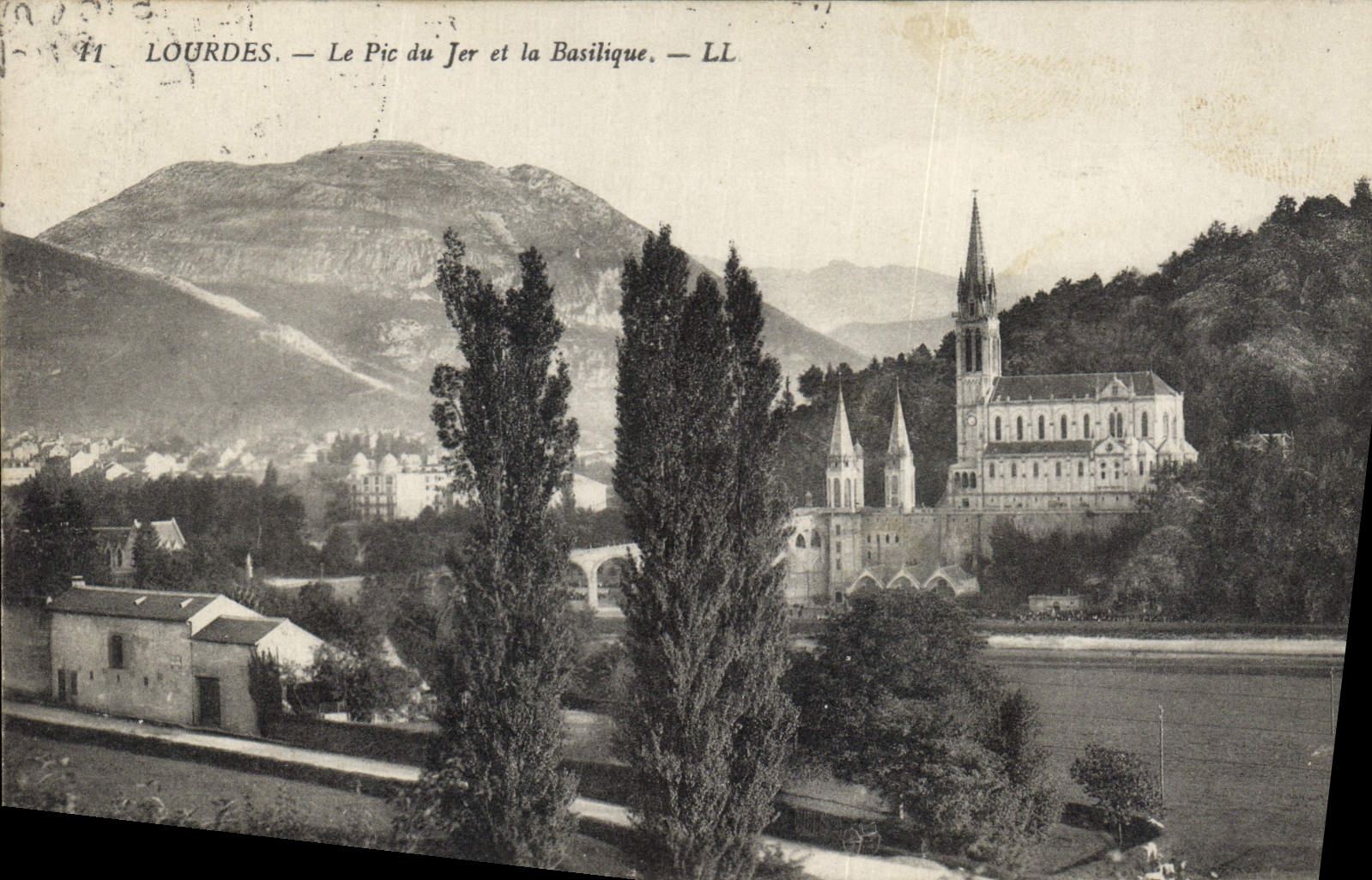 CPA Lourdes Le Pic du Jer et la Basilique 