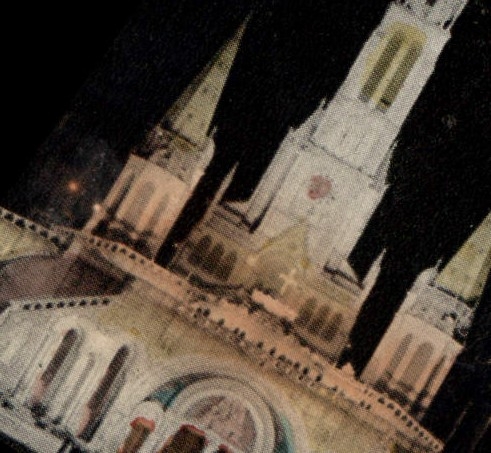 CPA Lourdes La Basilique et la Vierge couronne illuminees 