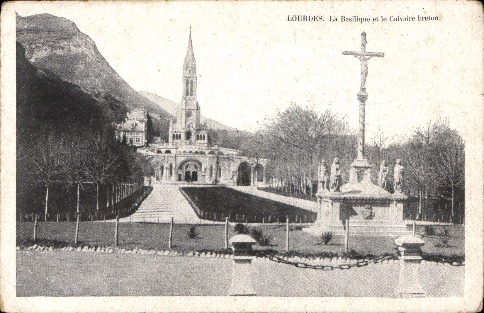 CPA Lourdes la Basilique et le Calvaire Breton 