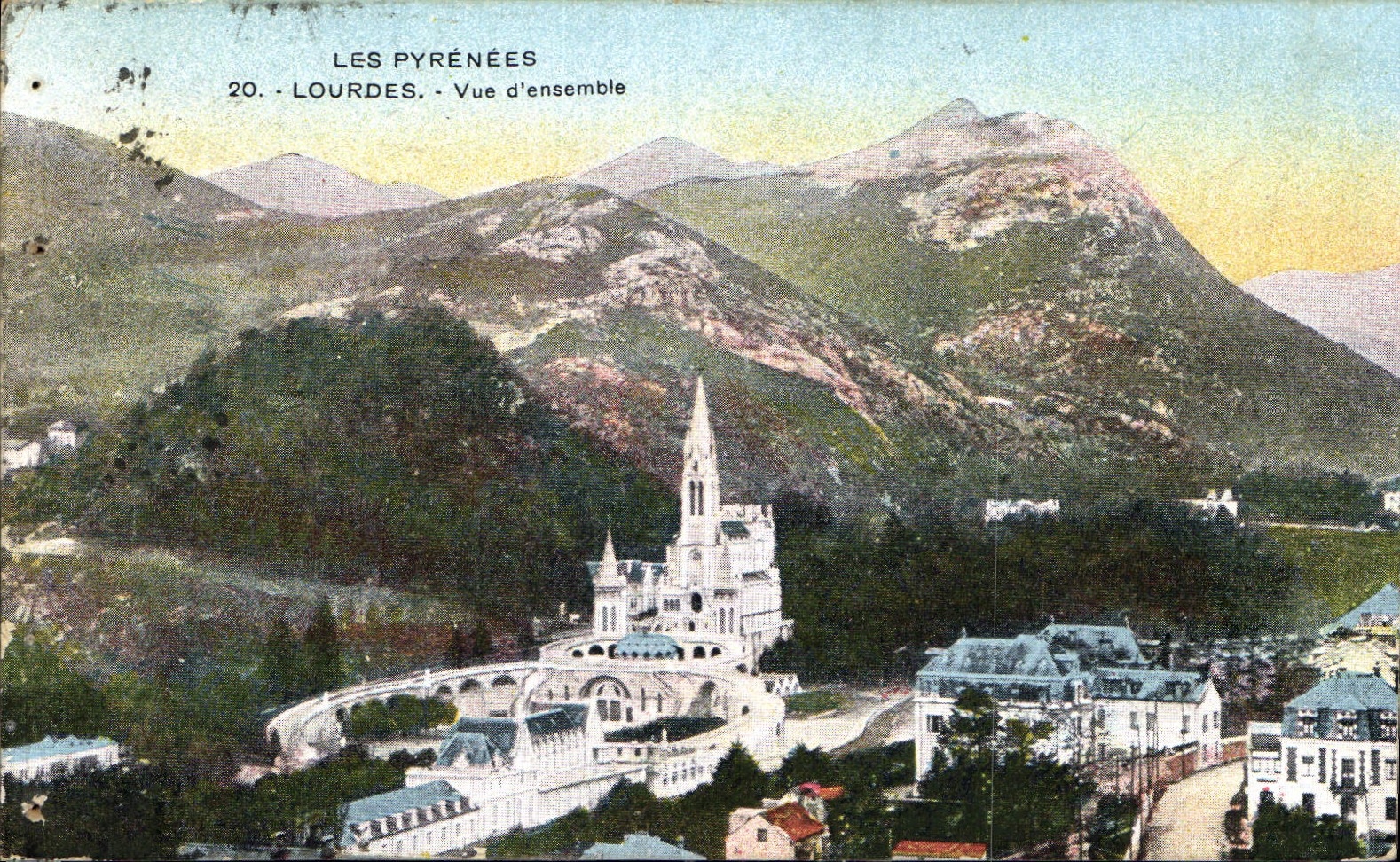 CPA Les Pyrenees Lourdes Vue d'ensemble 