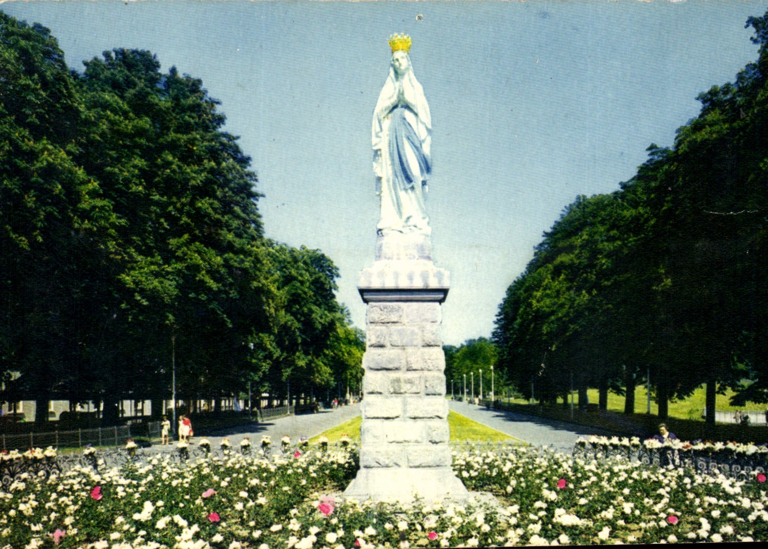 CPA Lourdes La Vierge Couronne 