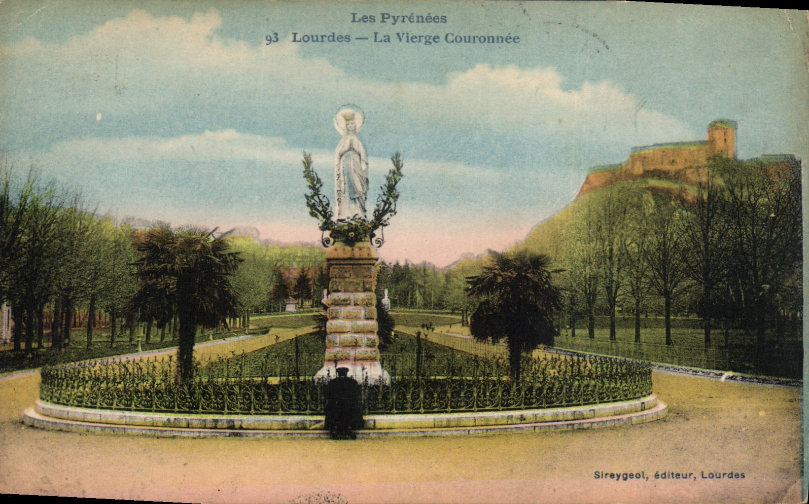 CPA Les Pyrenees Lourdes La Vierge Couronne 