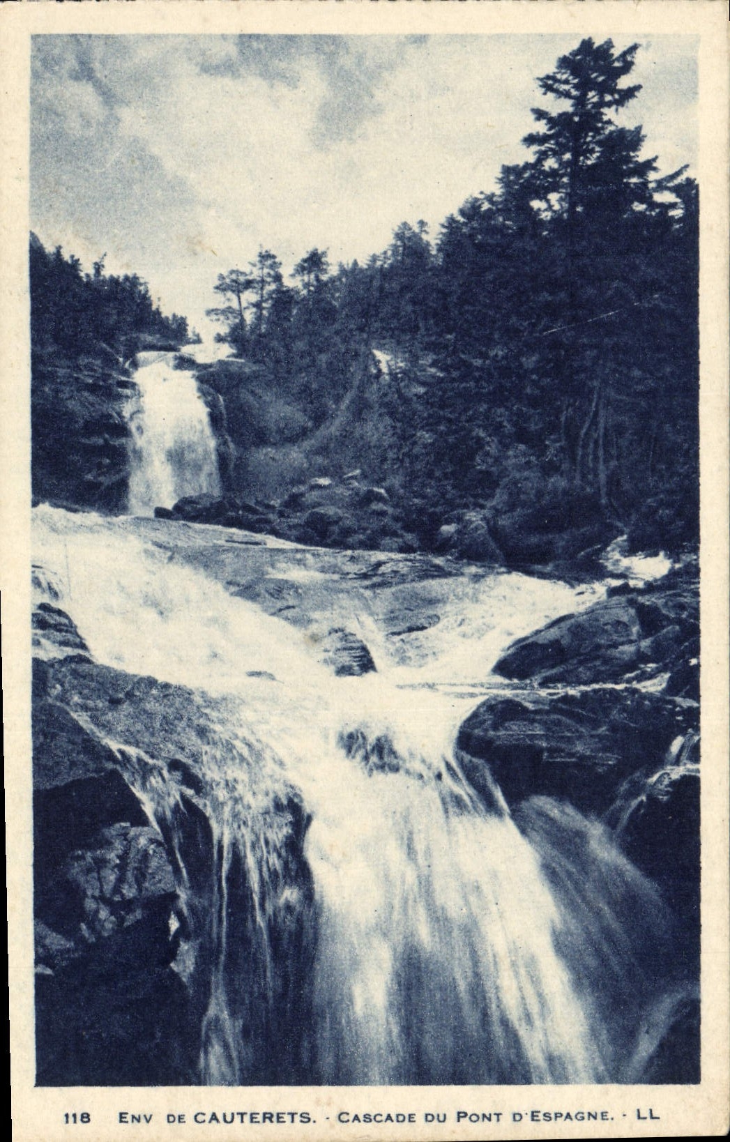 CPA Env de Cauterets Cascade du Pont d'Espagne