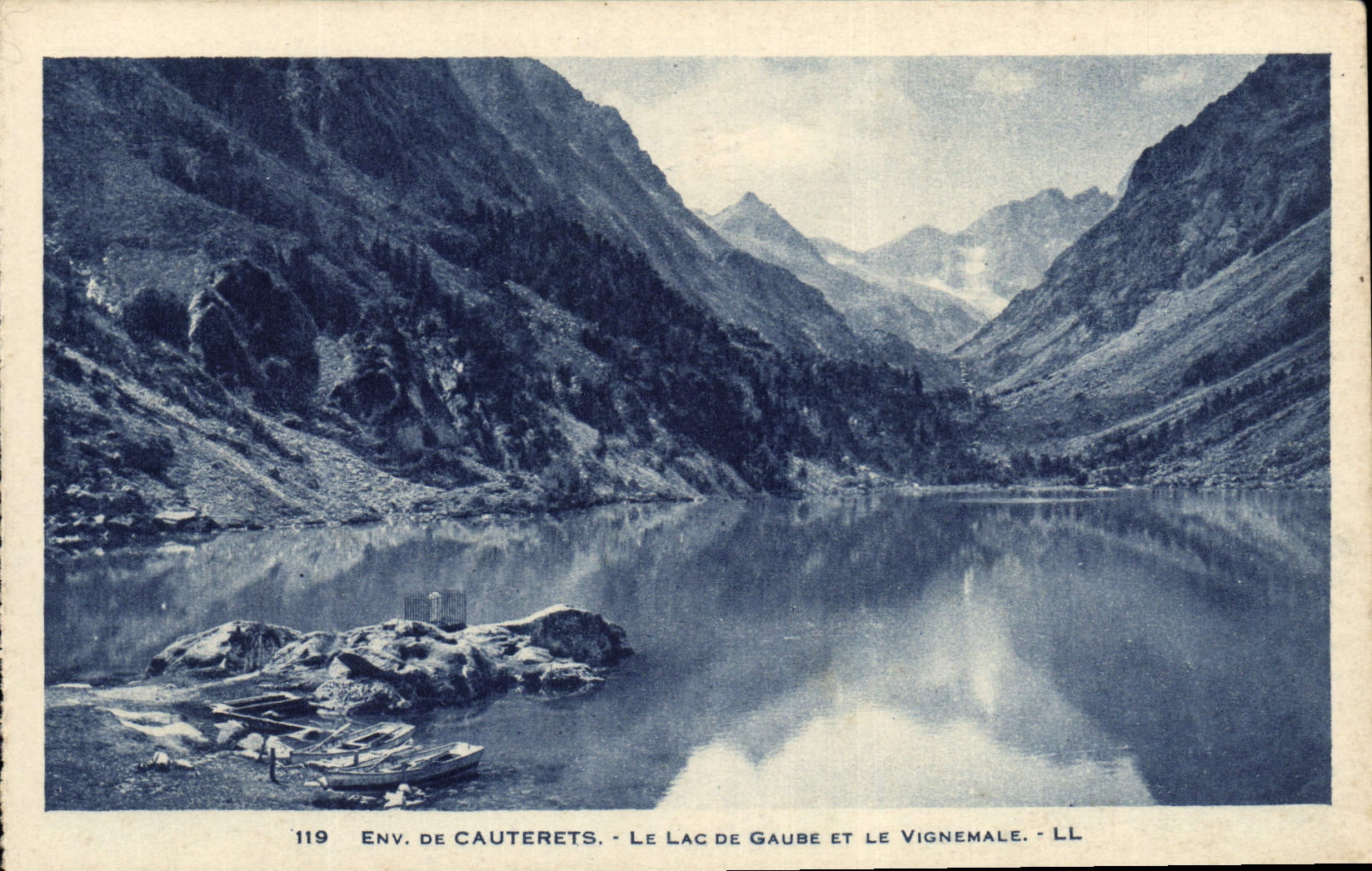 CPA Env de Cauterets Le Lac de Gaube et le Vignemale 