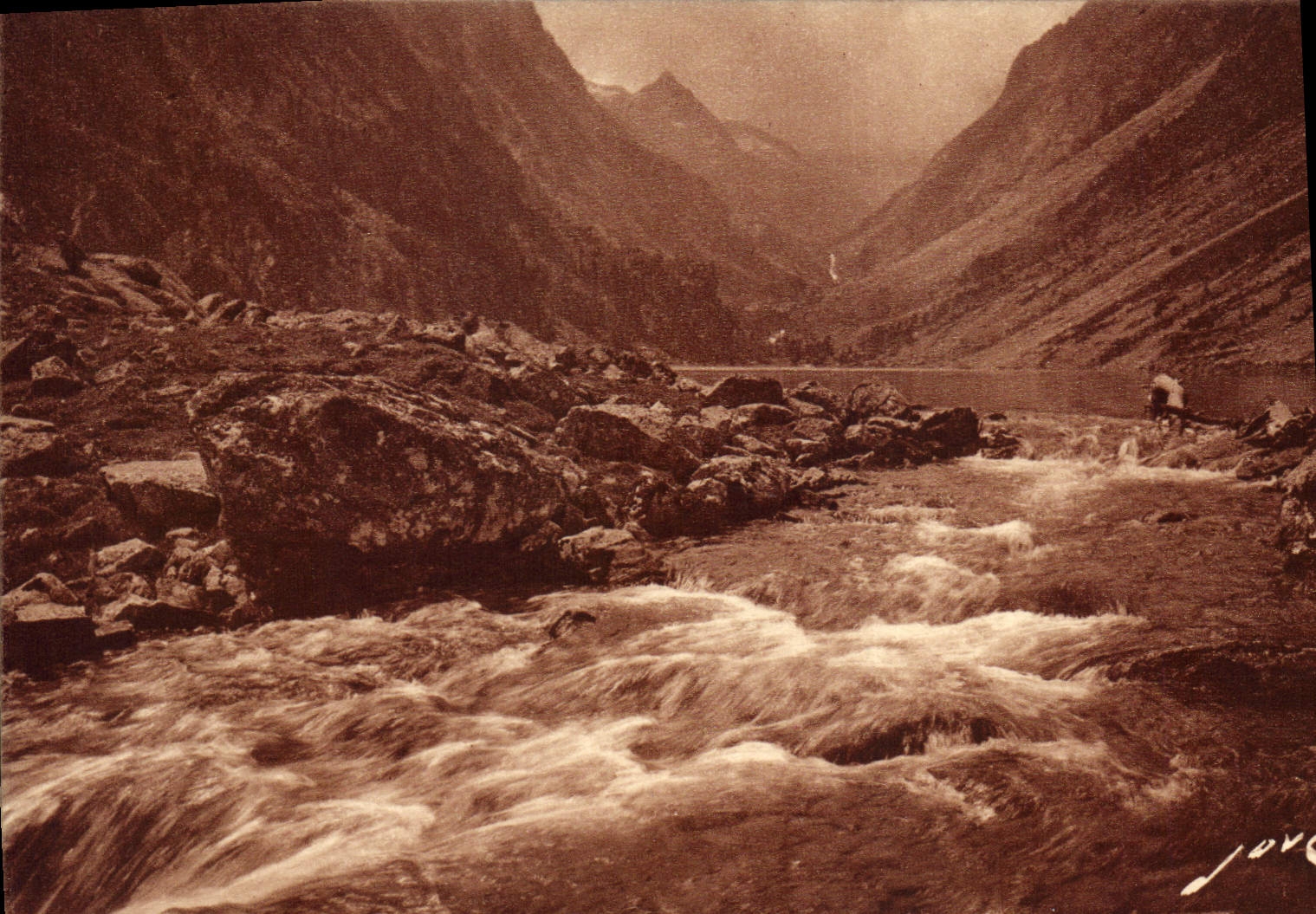 CPA Cauterets Le lac de Gaube et son deversoir Au fond le Vignemale