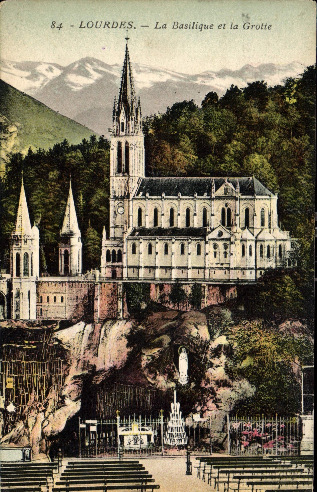 CPA Lourdes La Basilique et le Gave 