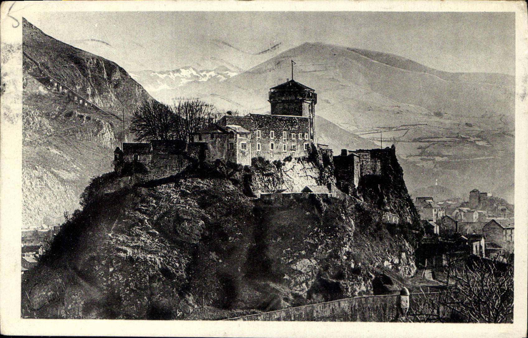 CPA Lourdes Le Chateau Fort 