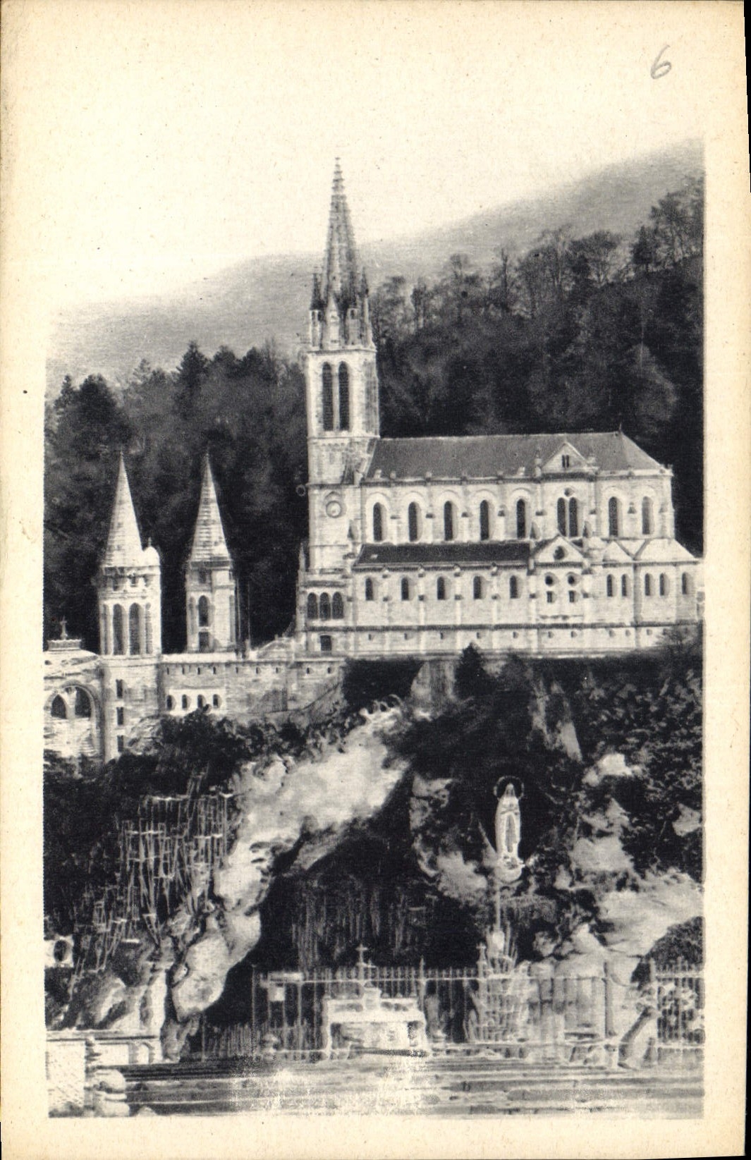 CPA Lourdes La Grotte et la Basilique 