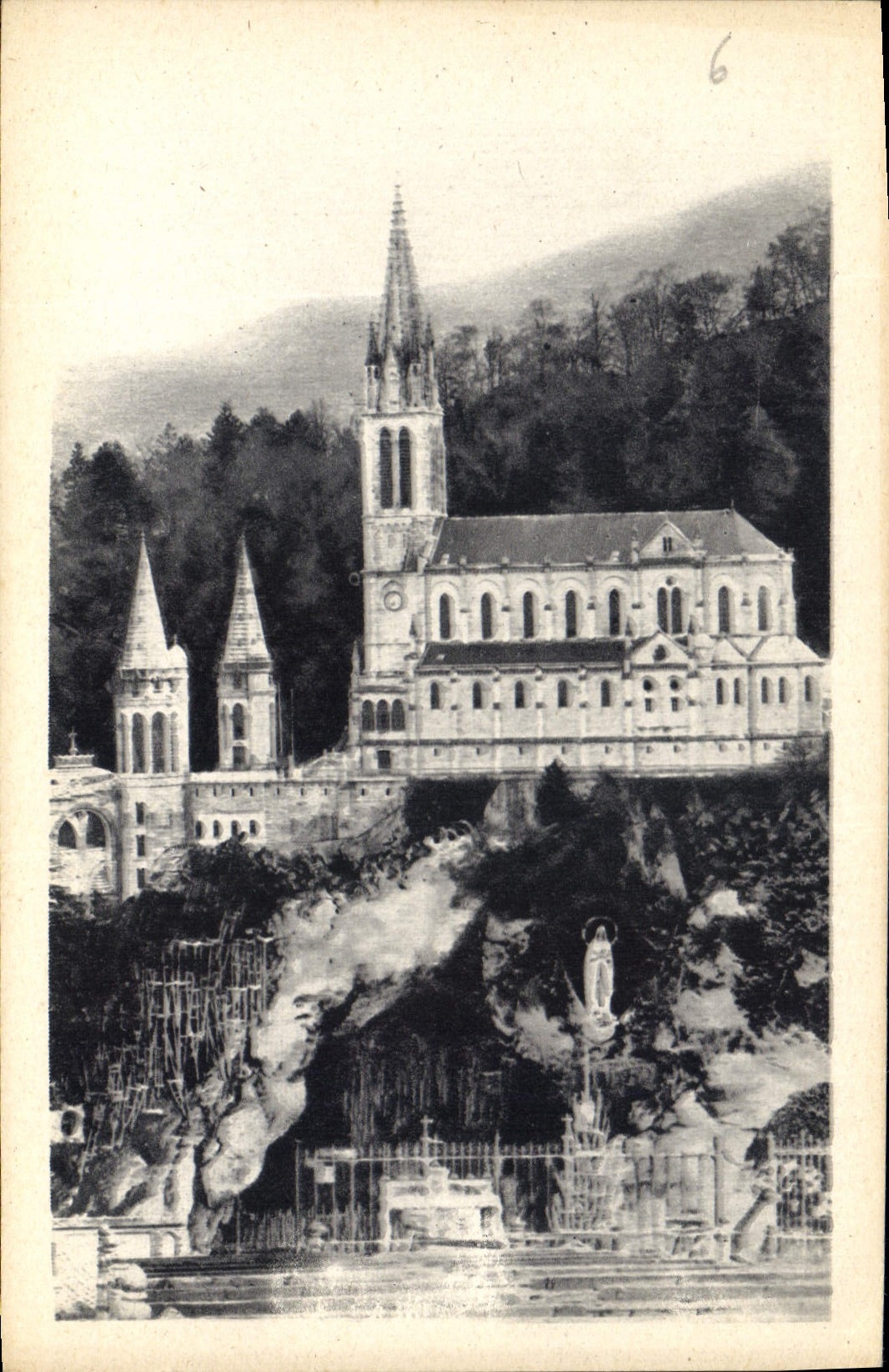 CPA Lourdes La Grotte et la Basilique 