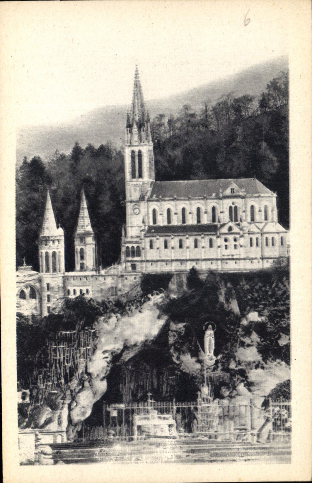 CPA Lourdes La Grotte et la Basilique 