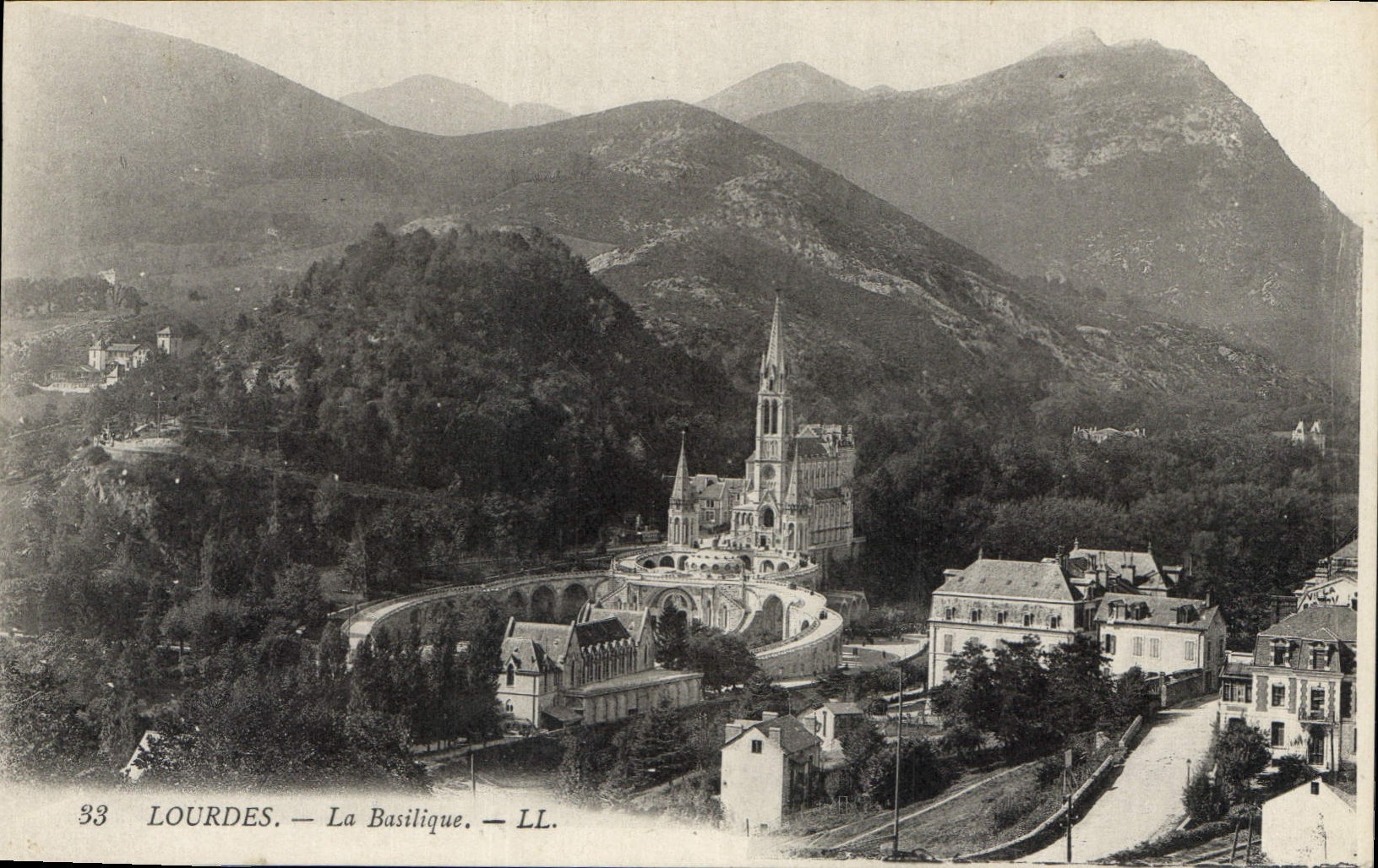 CPA Lourdes la Basilique 
