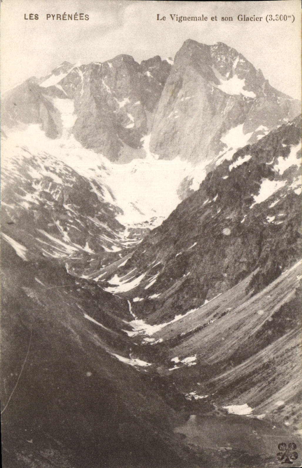 CPA Les Pyrenees Le Vignemale et son Glacier 