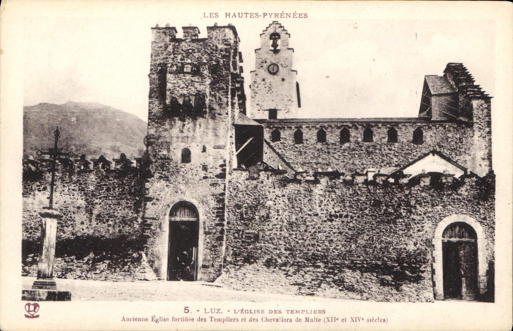 CPA Les Hautes Pyrenees Luz L'Eglise des Templiers 