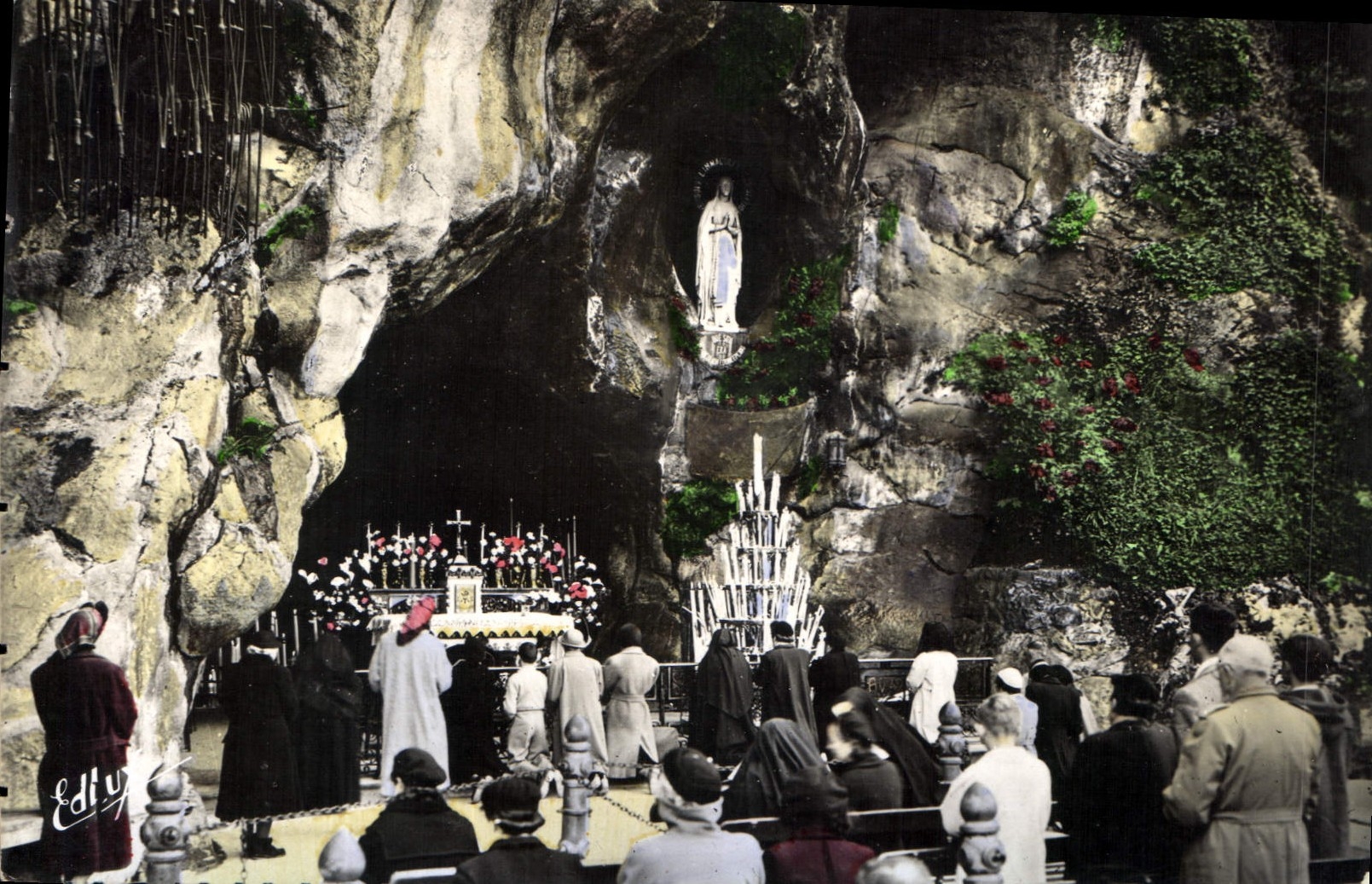 CPA Lourdes La Grotte Miraculeuse 