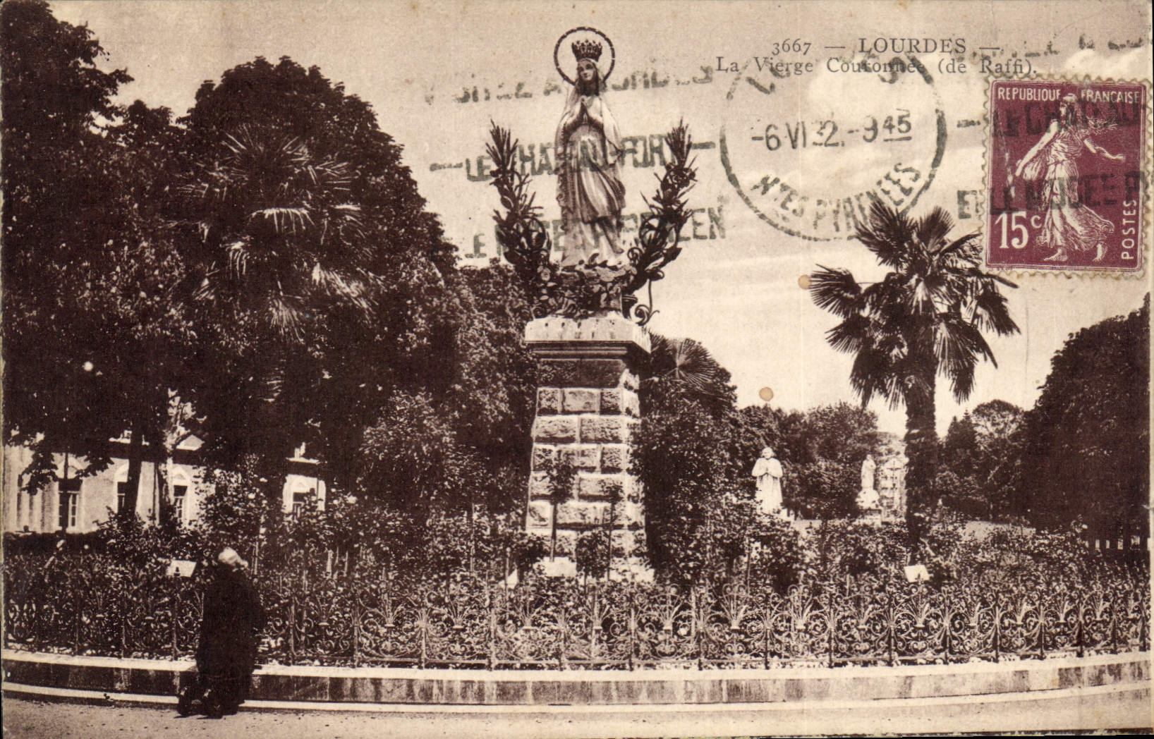 CPA Lourdes La Vierge couronnee 