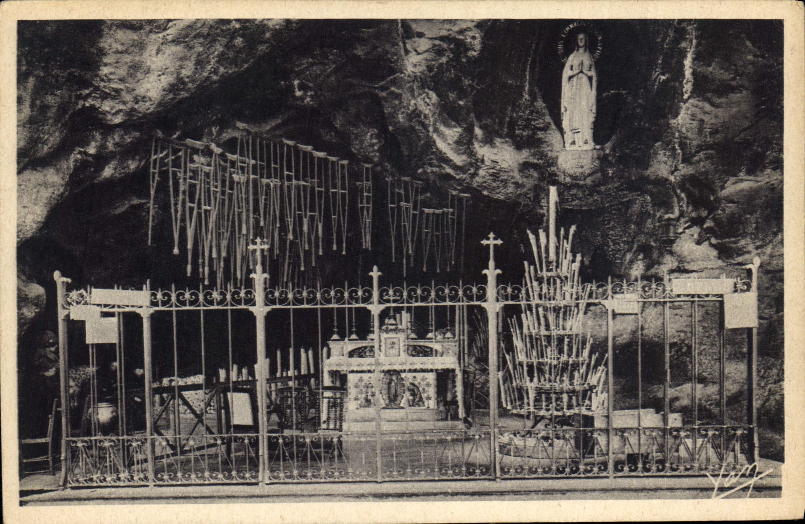 CPA Lourdes La Grotte Miraculeuse 