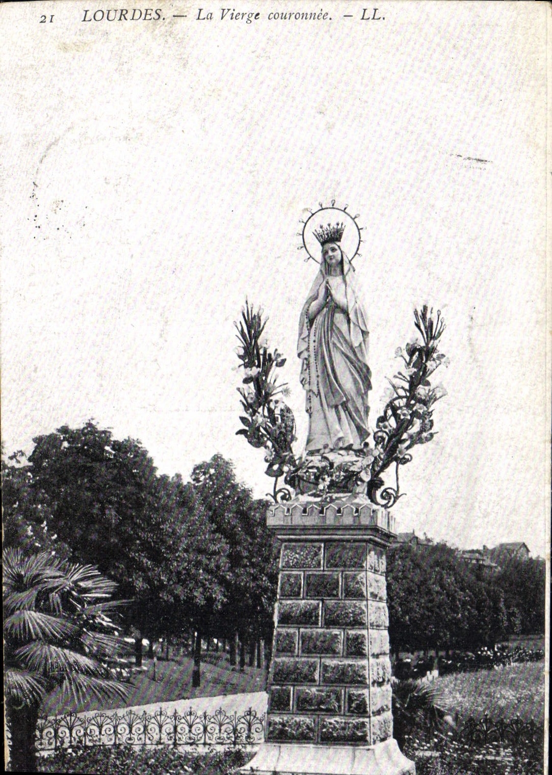 CPA Lourdes La Vierge couronnee 