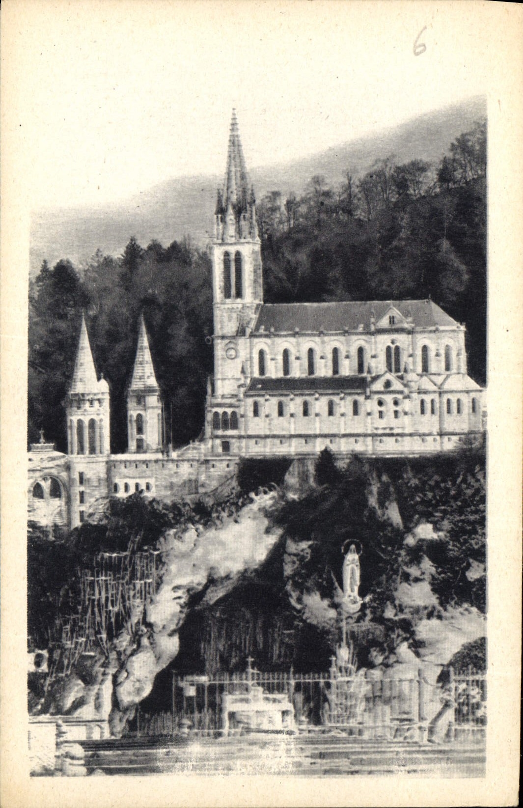CPA Lourdes La Grotte et la Basilique 