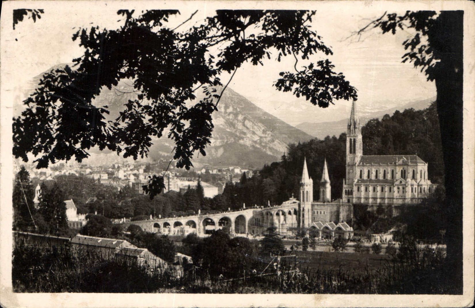 CPA Lourdes La Basilique et le Pic du Jer 