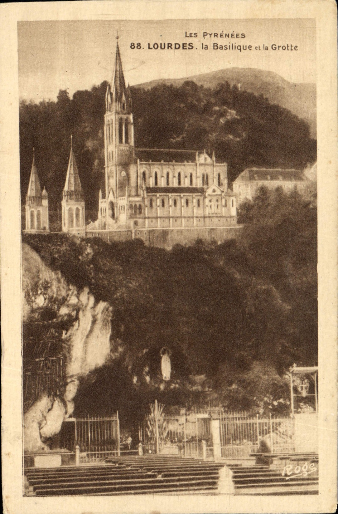 CPA Les Pyrenees Lourdes la Basilique et la Grotte 