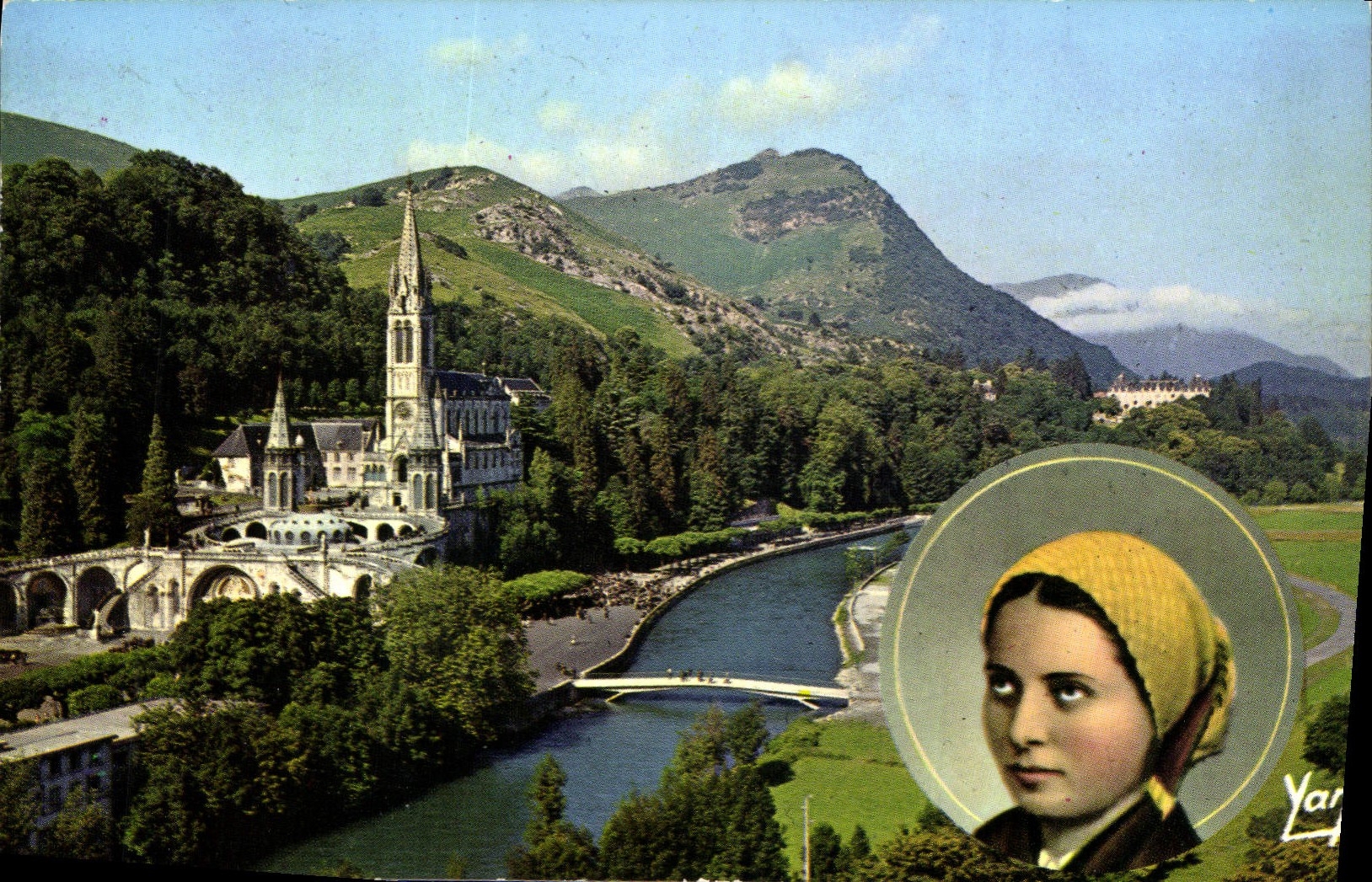 CPA Lourdes vue generale sur la Basilique et le Gave de Pau 