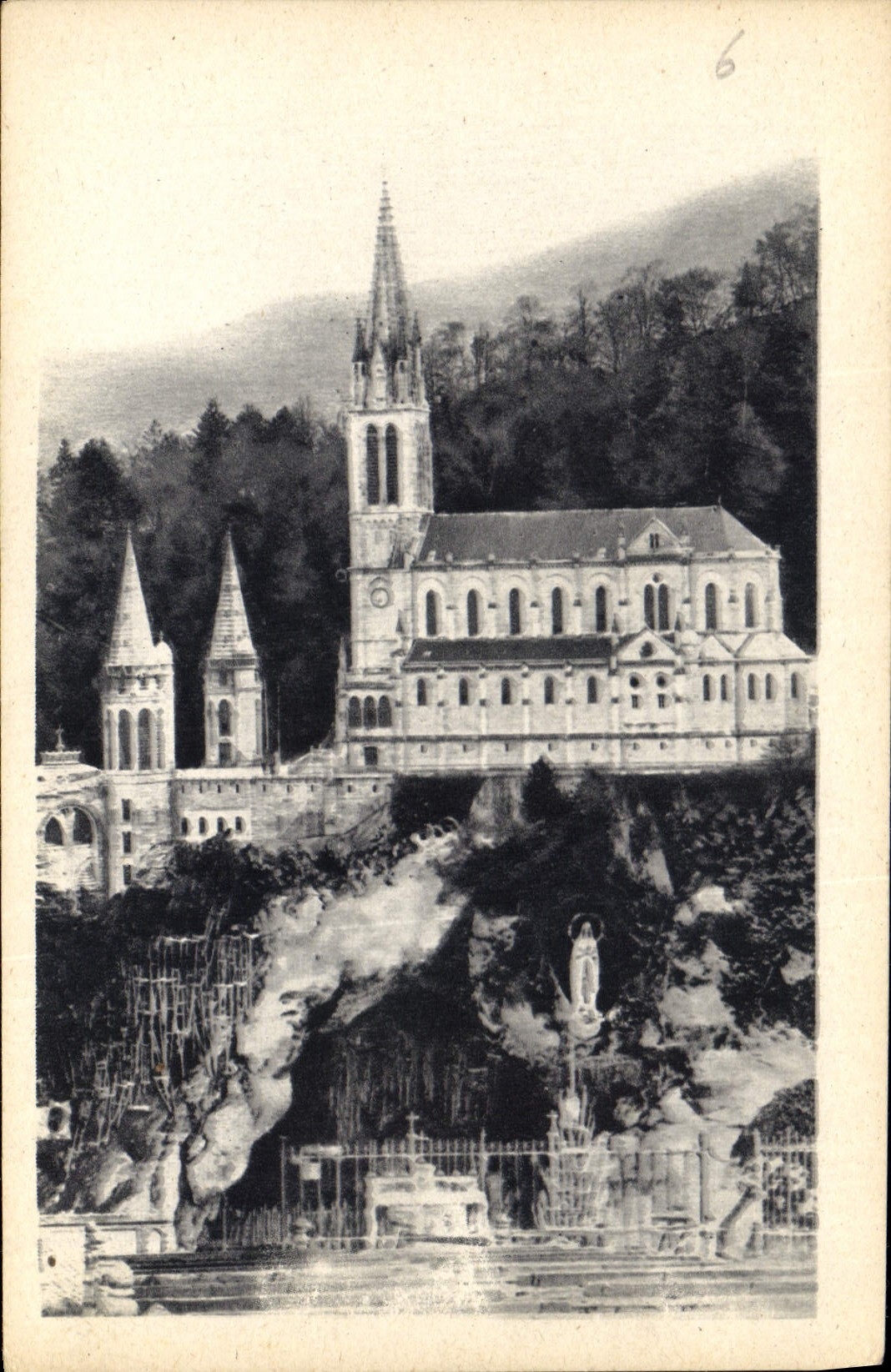 CPA Lourdes La Grotte et la Basilique 