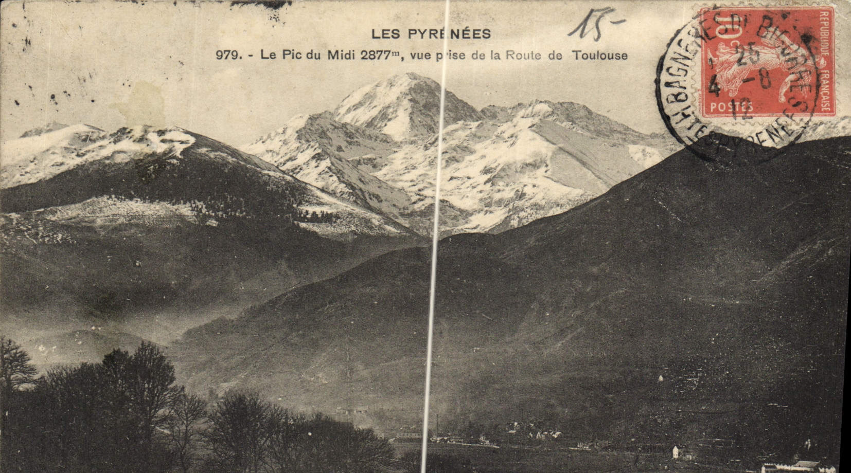 CPA Les Pyrenees Le pic du Midi vue prise de la Route de Toulouse 