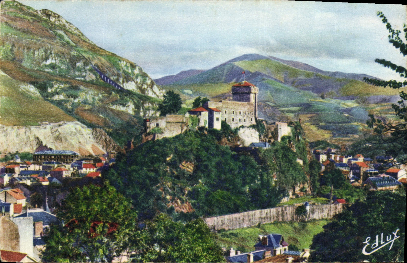CPA Lourdes Le Chateau Fort 