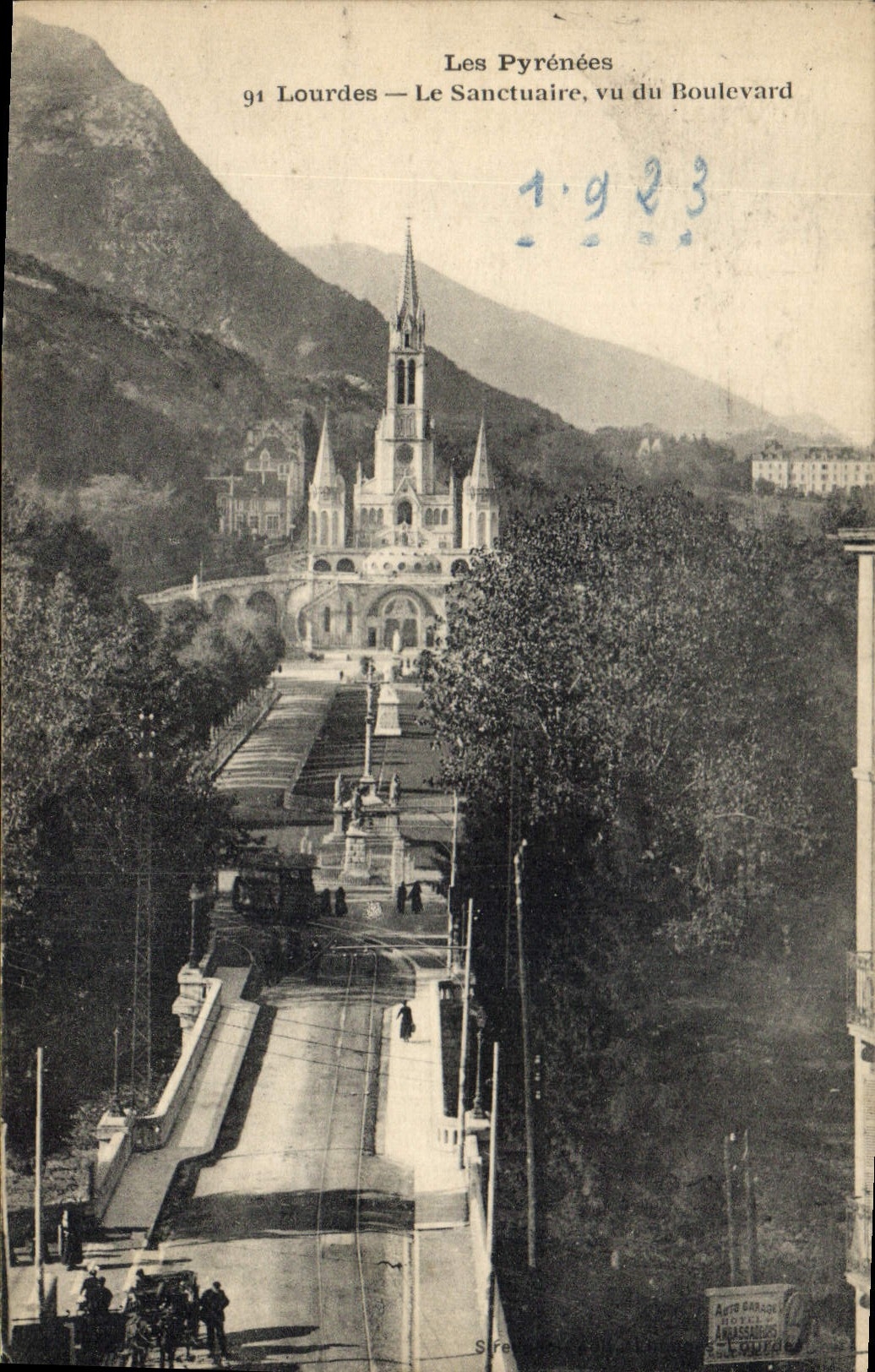 CPA Les Pyrenees Lourdes Le Sactuaire vu du Boulevard 