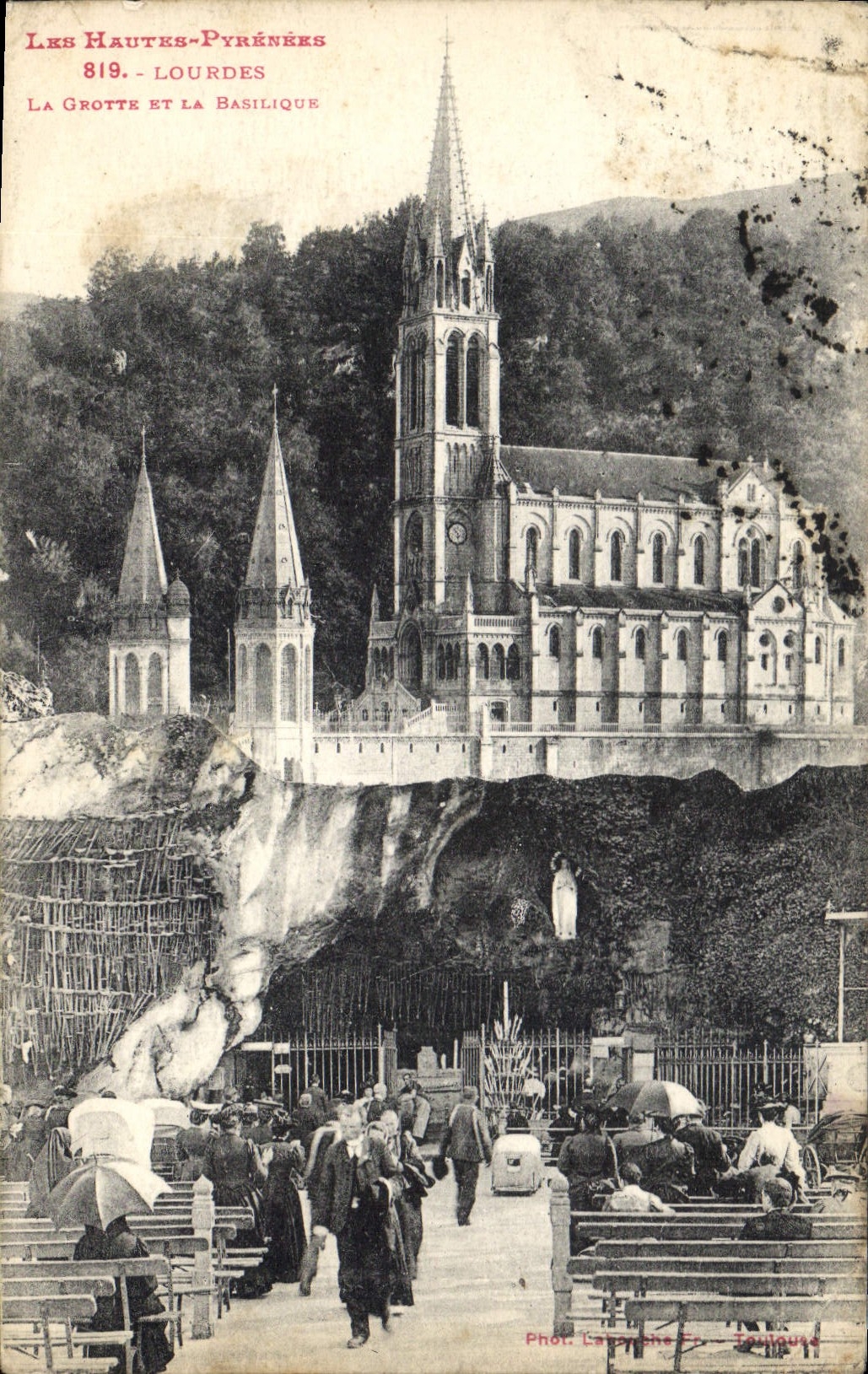 CPA Les Hautes Pyrenees Lourdes La Grotte et la Basilique 