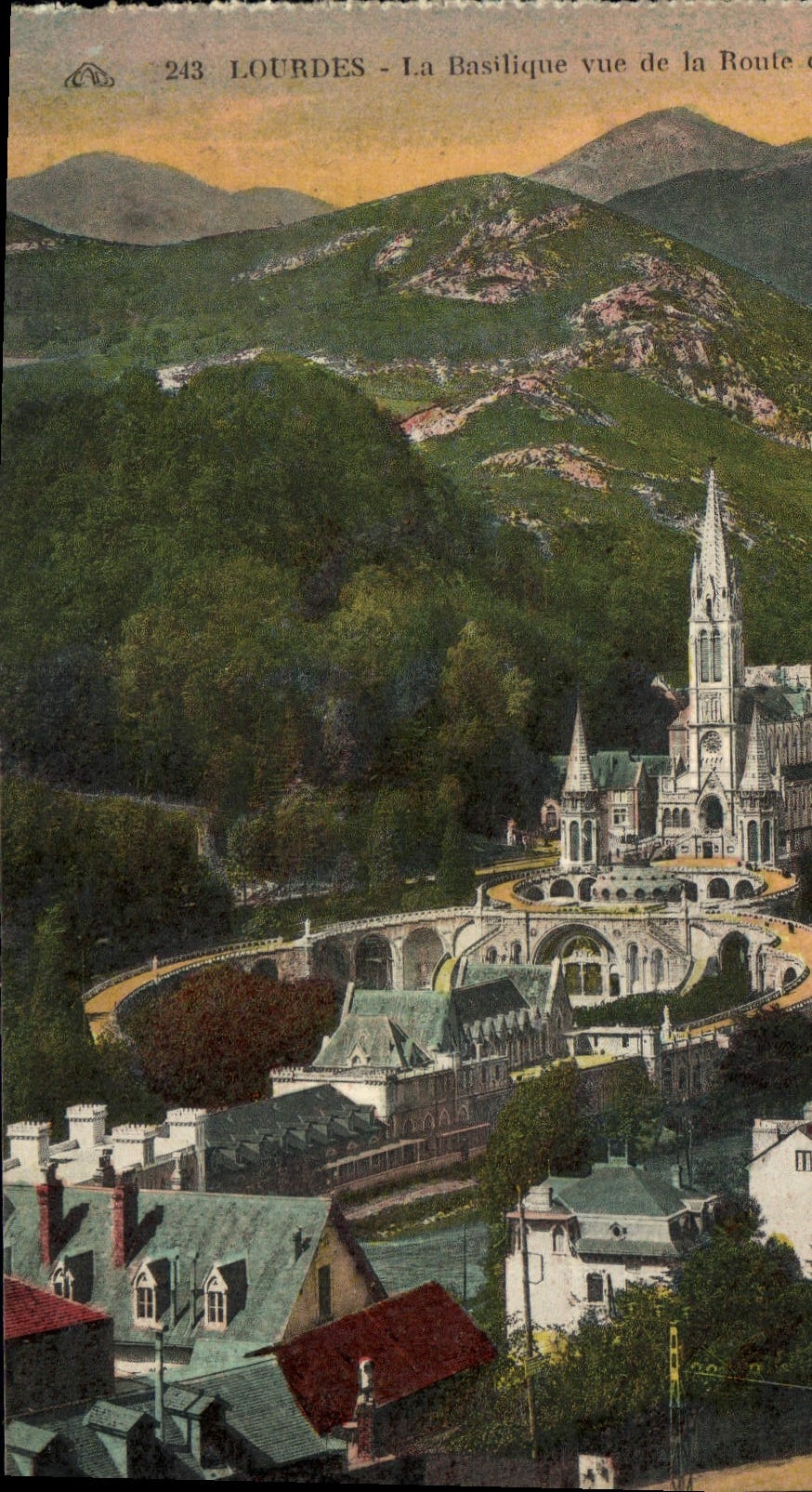CPA Lourdes La Basilique vue de la Route 