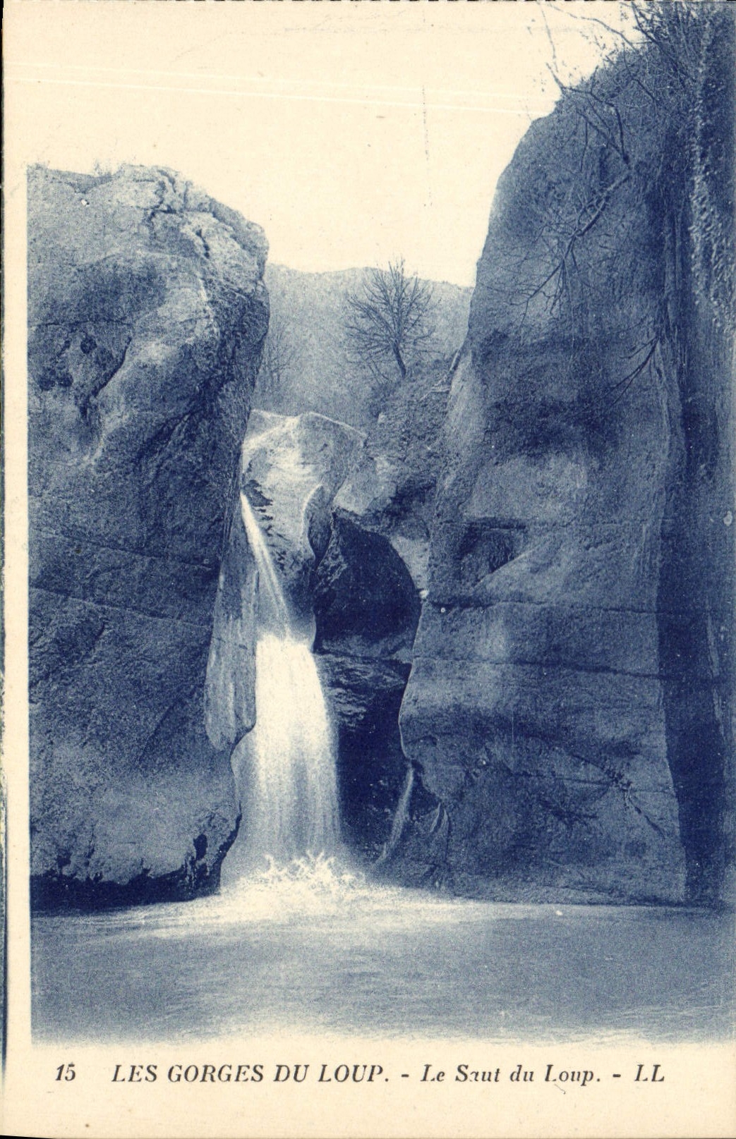 CPA Les Gorges du Loup Le Saut du Loup 