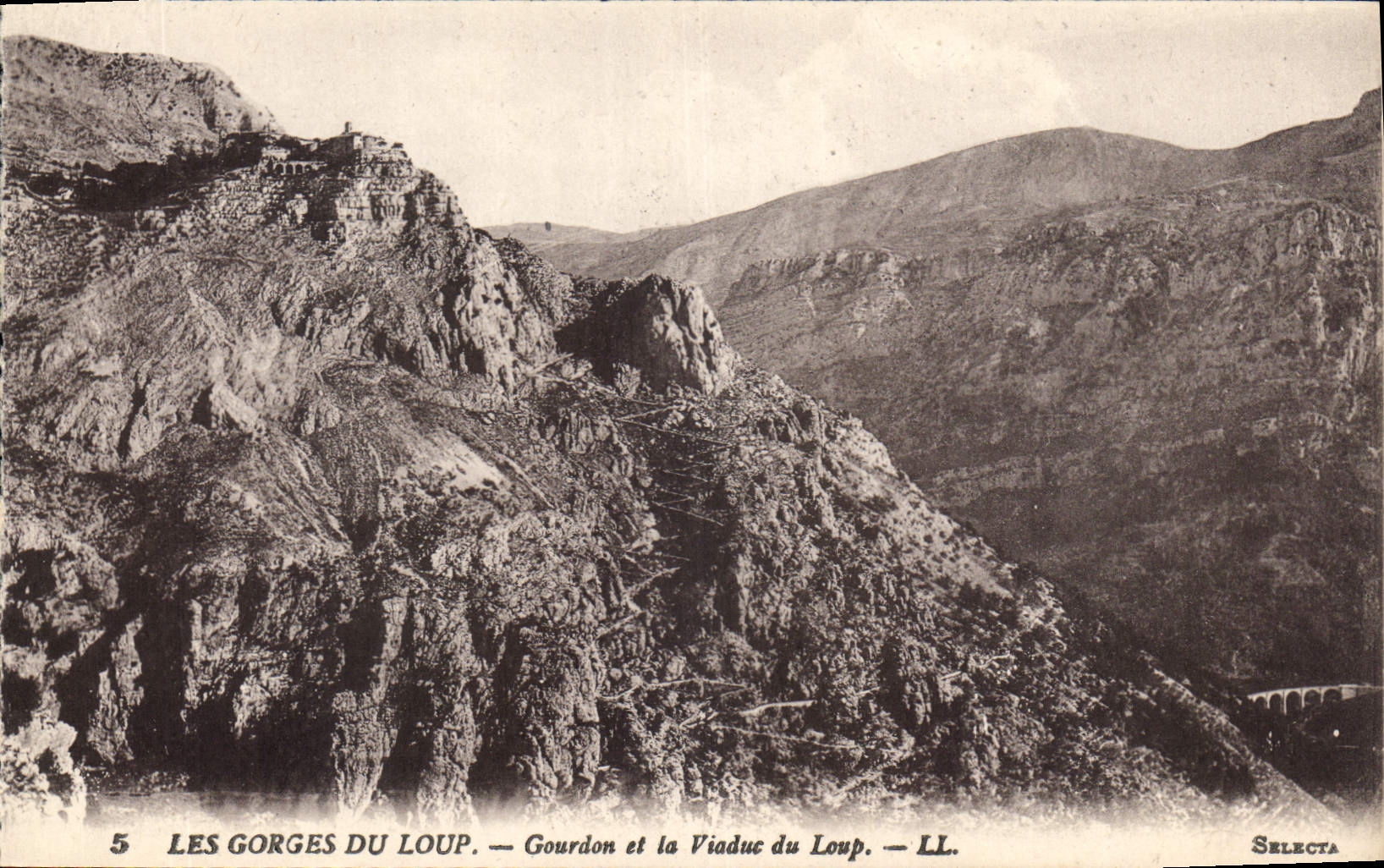 CPA Les Gorges du Loup Gourdon et la Viaduc du Loup 
