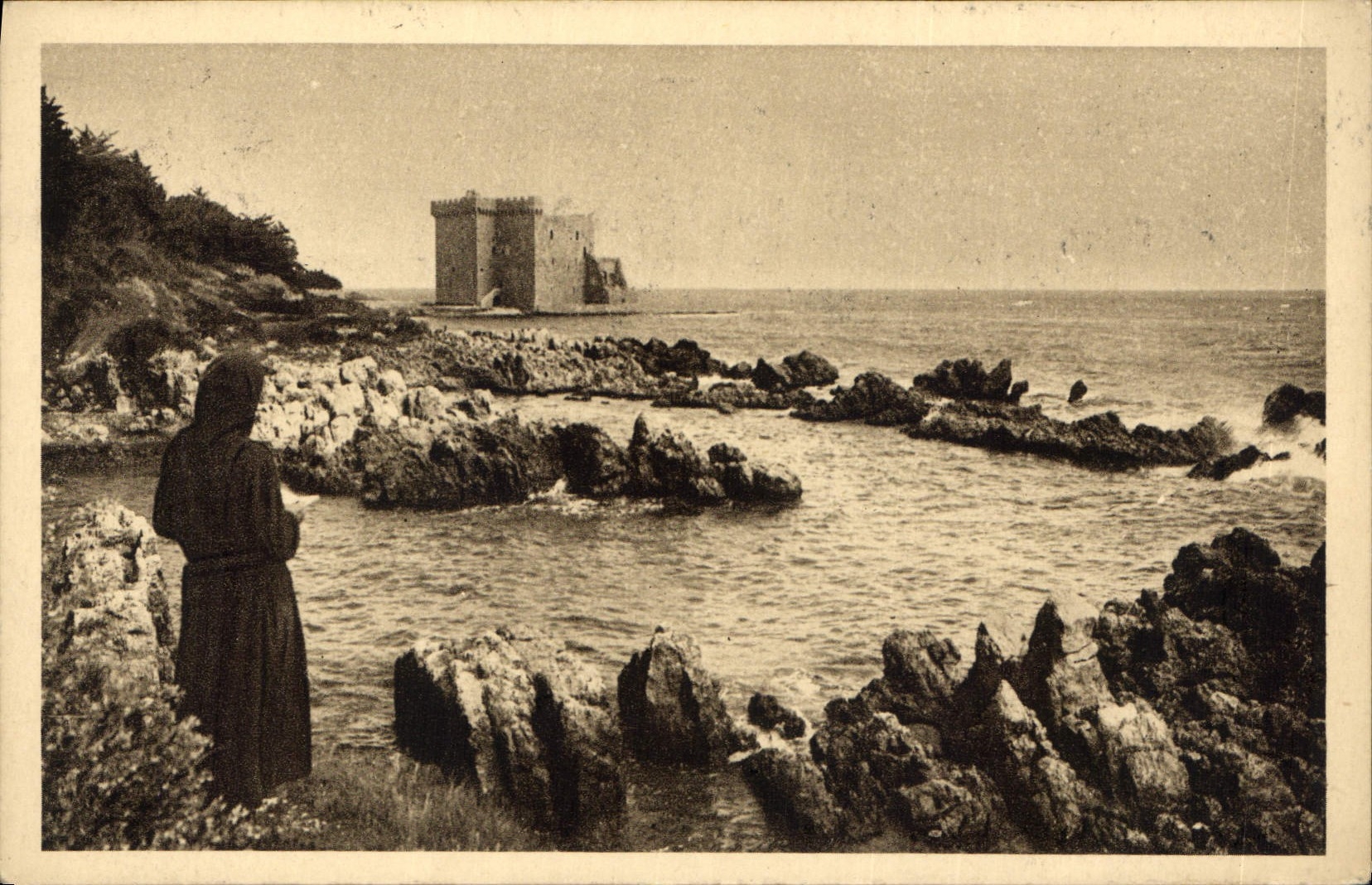 CPA Abbaye de N D de Lerins Ile Saint Honorat Le Monastere fortifie et Recifs 