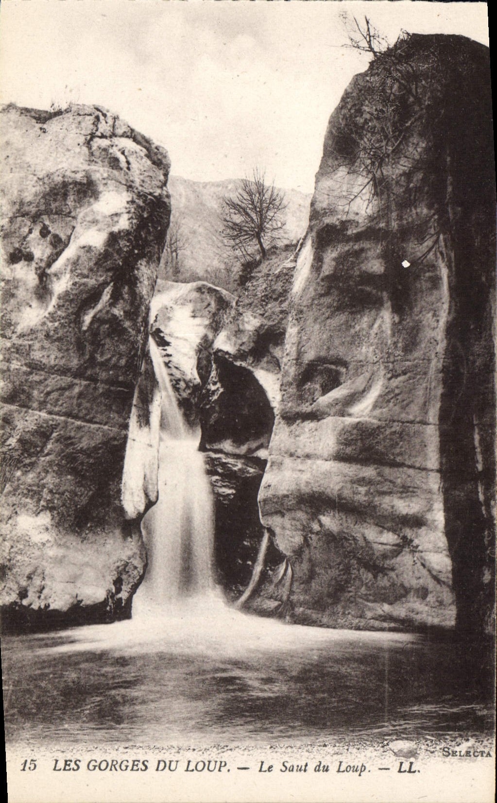 CPA Les Gorges du Loup Le Saut du loup 