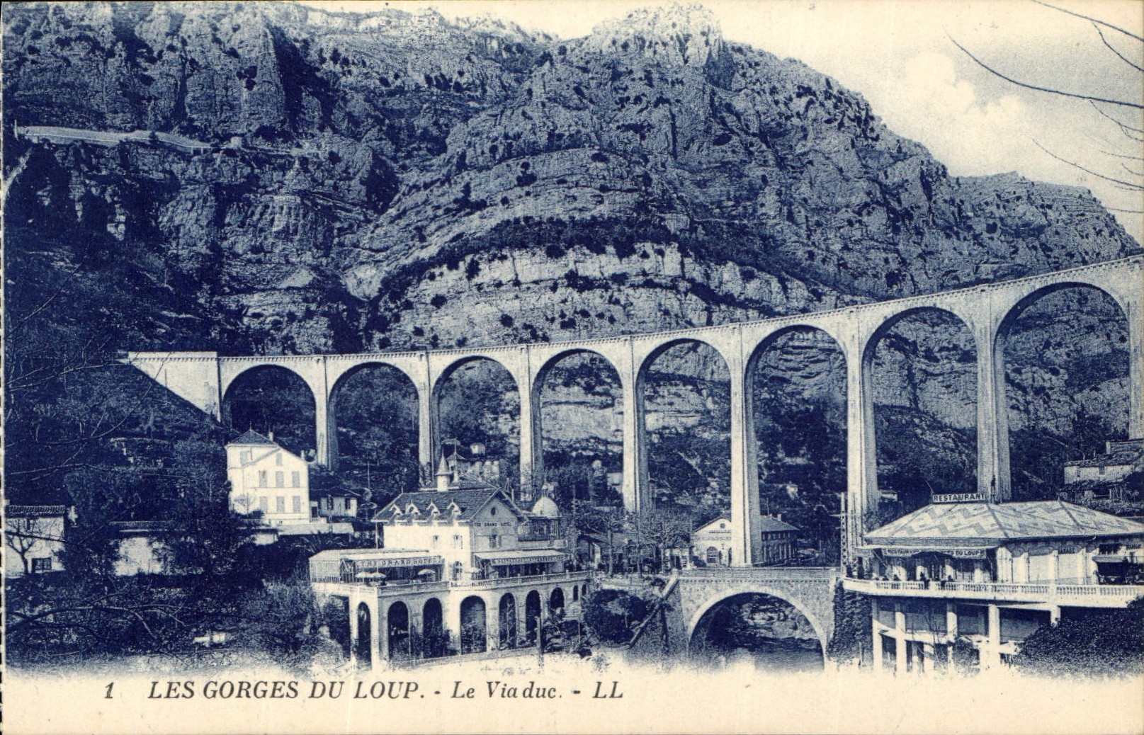 CPA Les Gorges du Loup Le Viaduc 