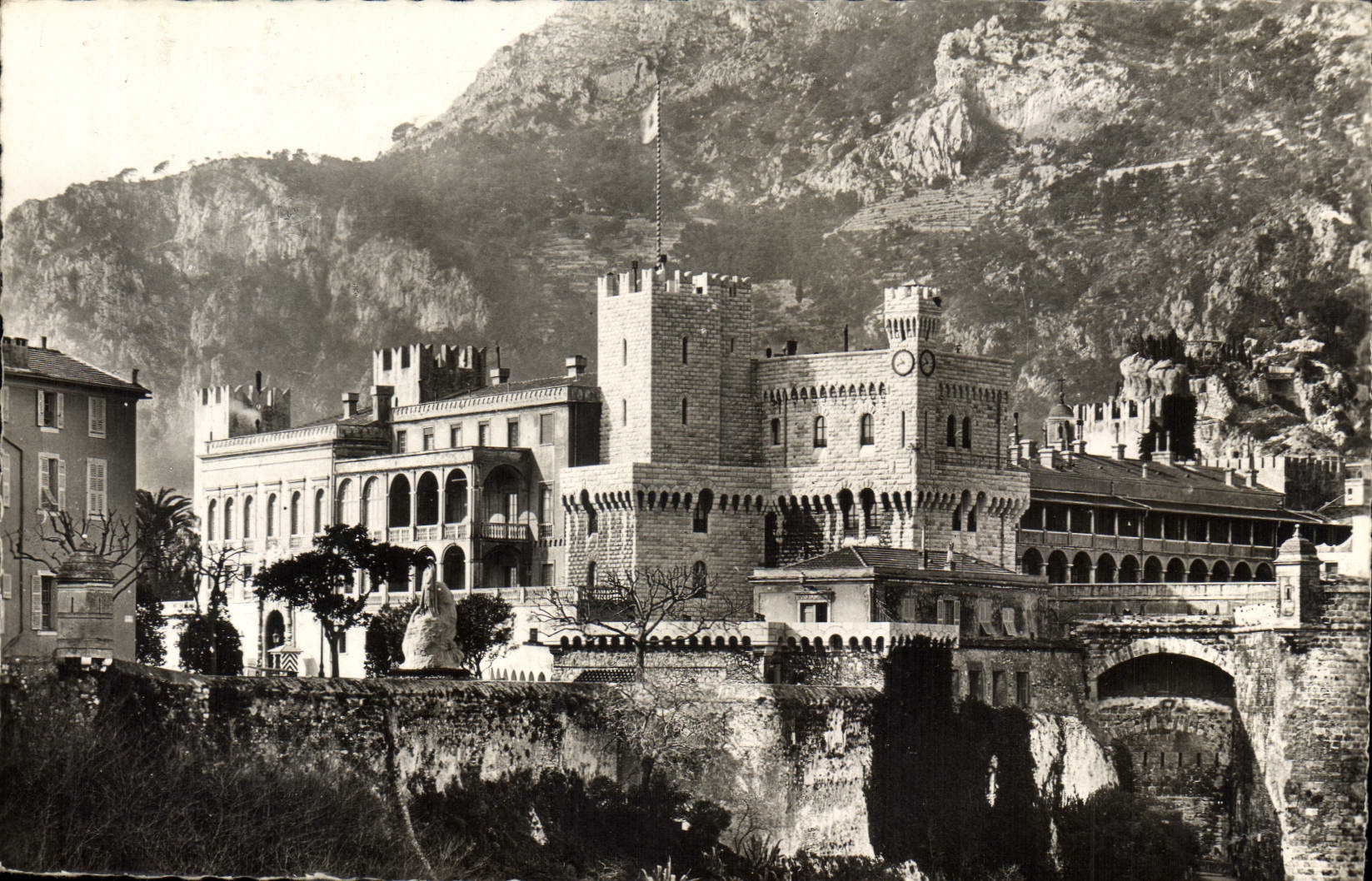 CPA Principaute de Monaco vue d'ensemble du Palais et des Remparts 