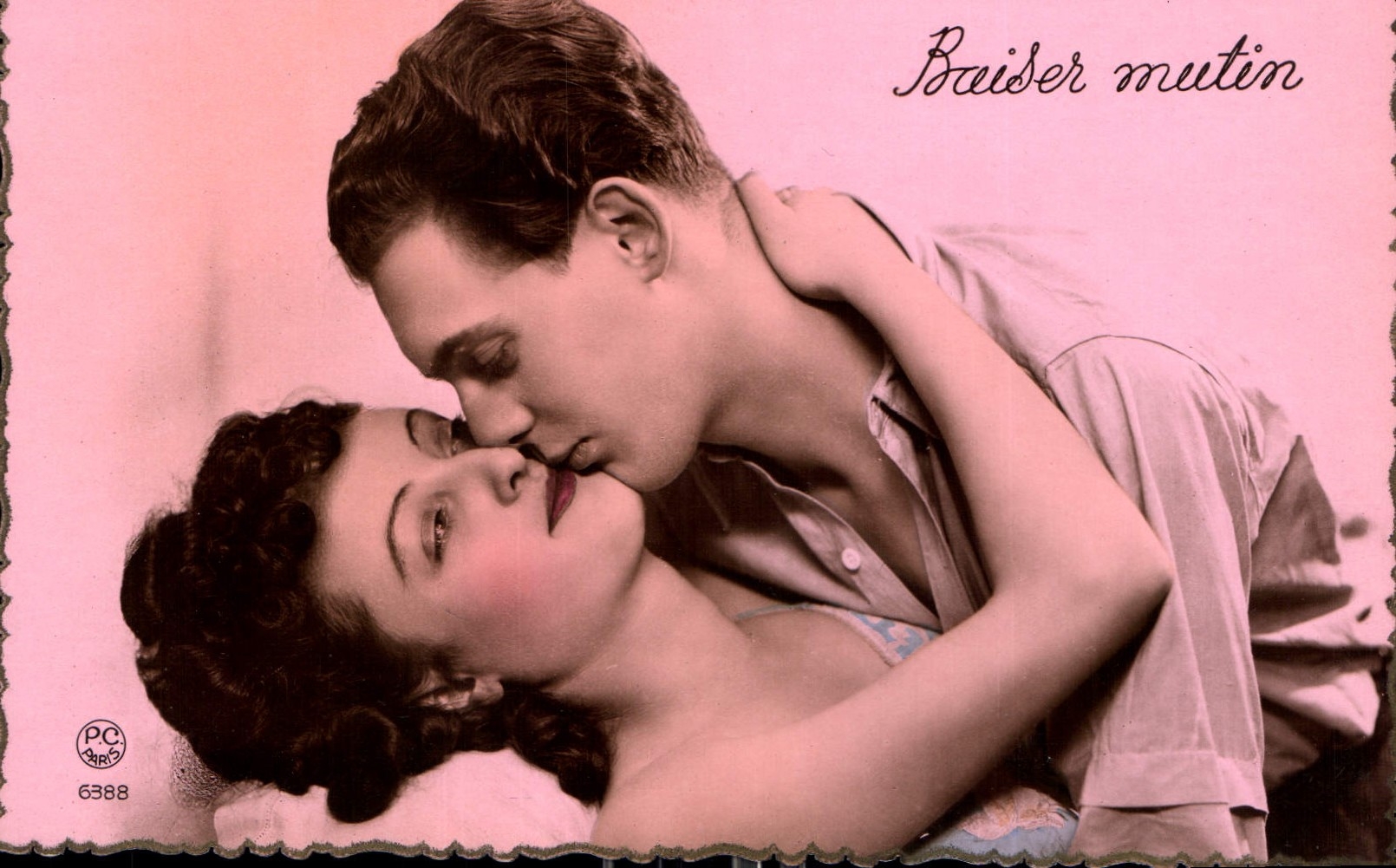 CPA Baiser Mutin Femme